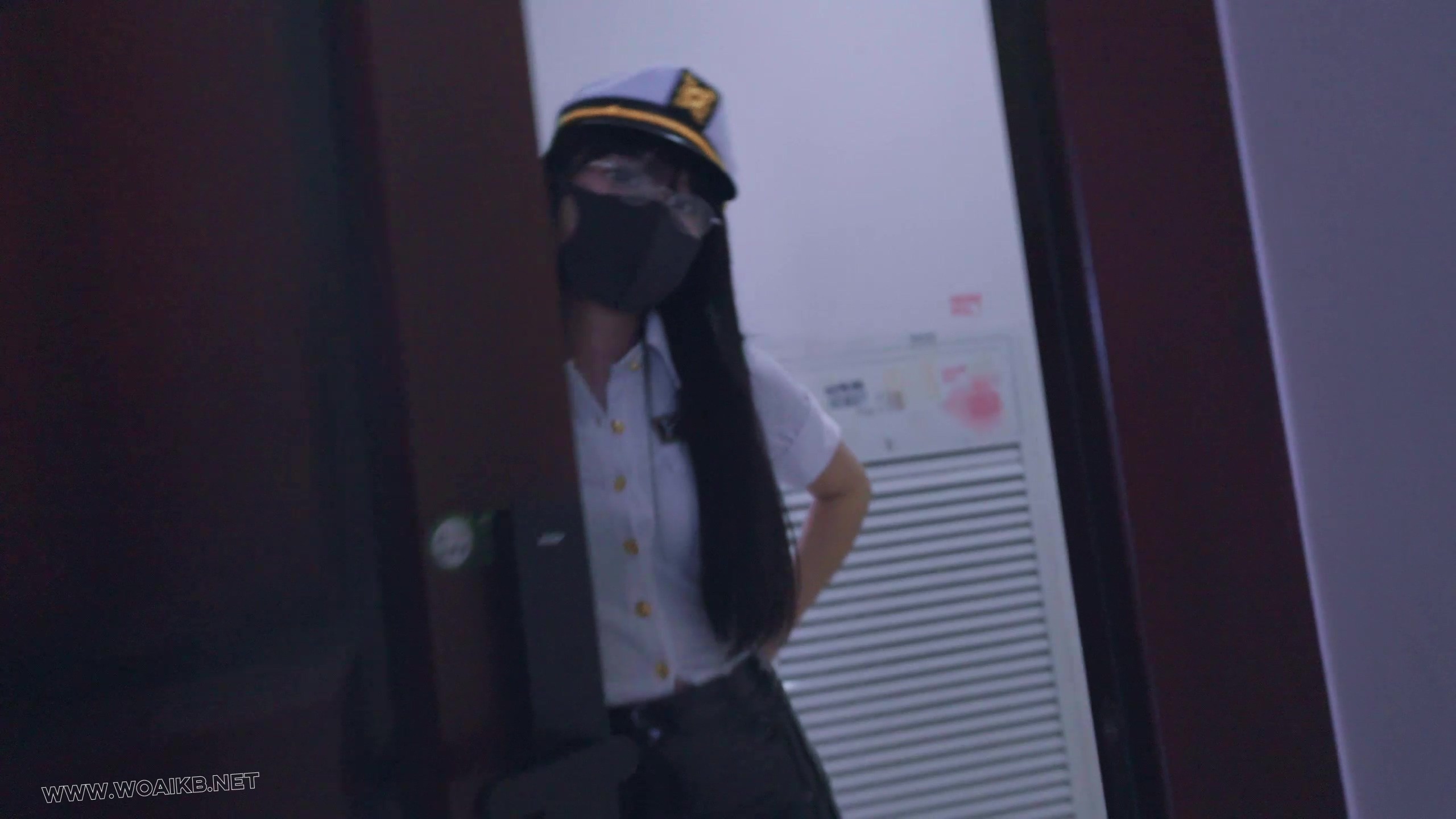 《女巡逻官》下 寻找失联同事未果反被罪犯用手铐逮捕！手铐铐脚+吊绑+椅缚+AV棒蛋 预览图