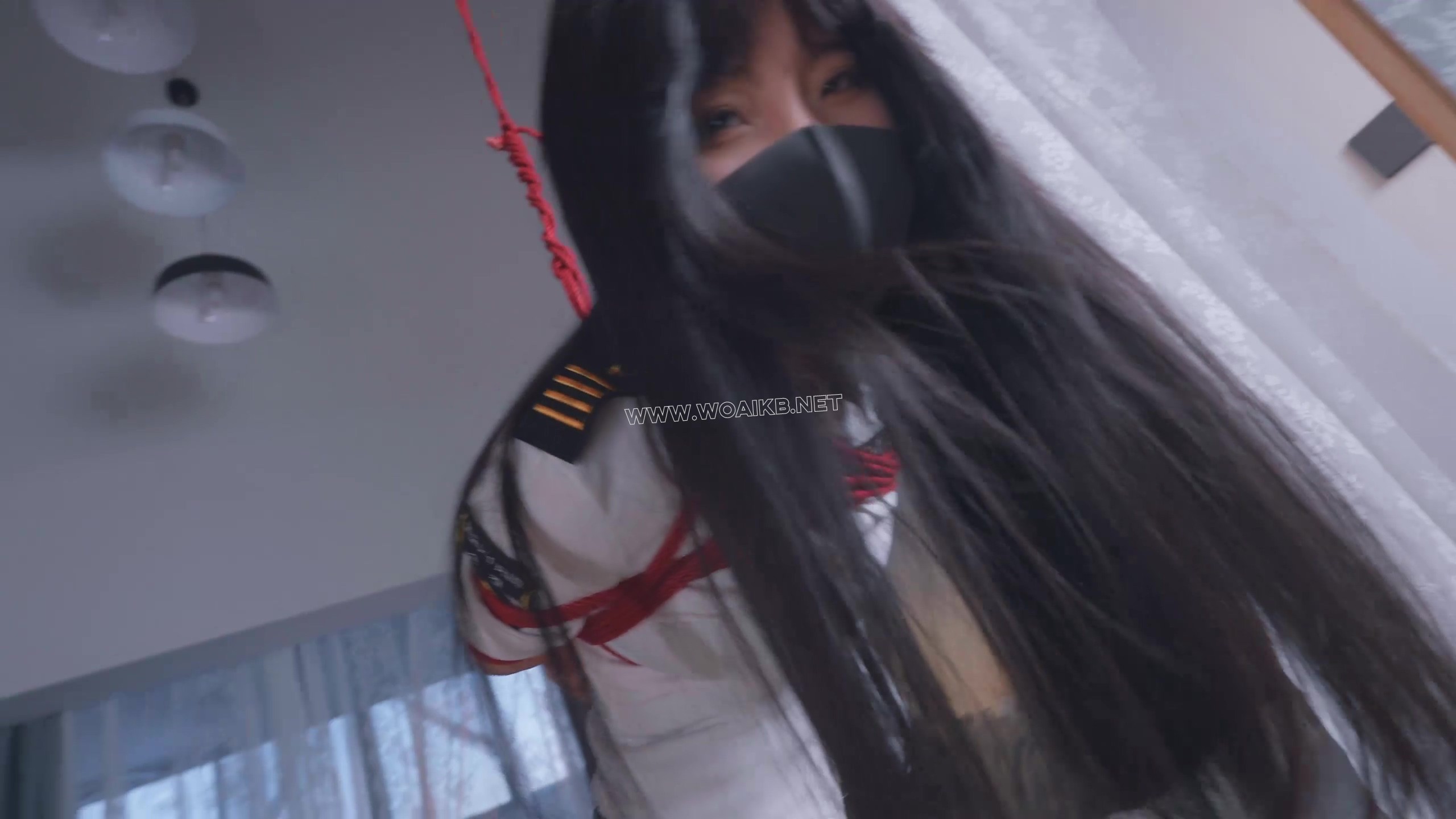 《女巡逻官》下 寻找失联同事未果反被罪犯用手铐逮捕！手铐铐脚+吊绑+椅缚+AV棒蛋 预览图