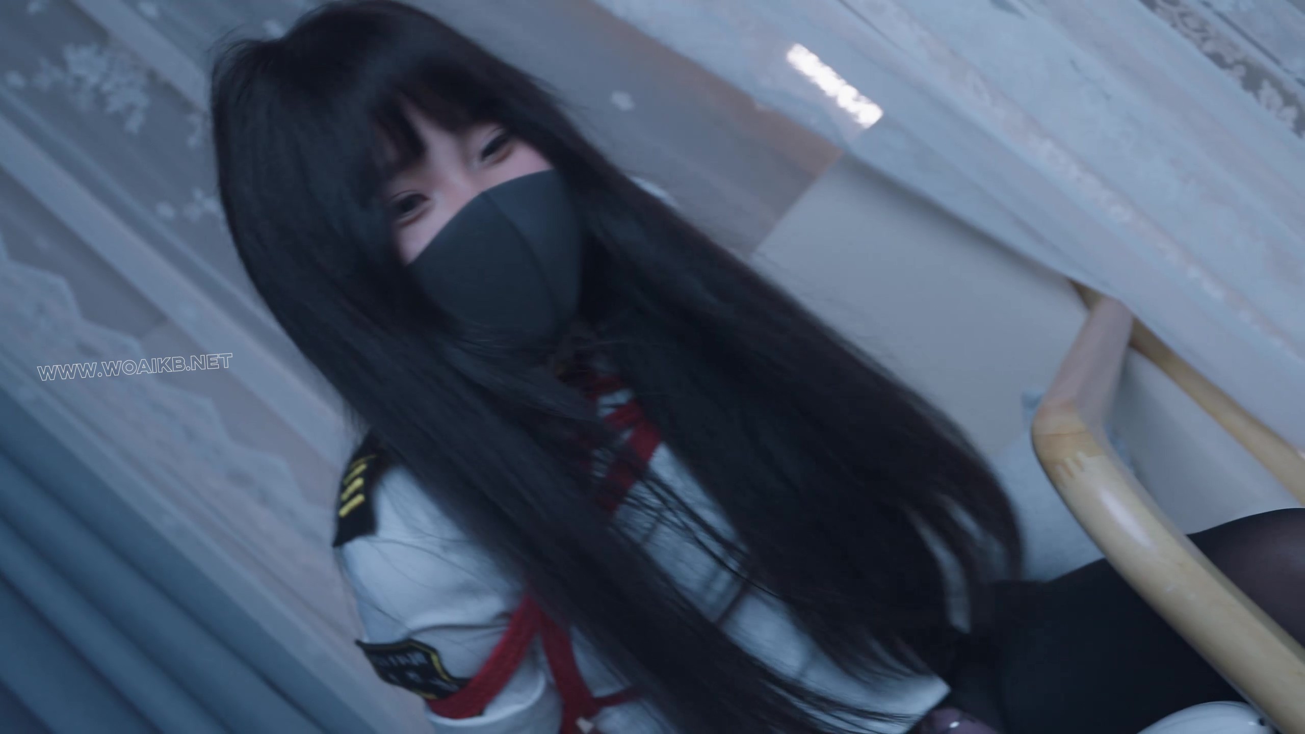 《女巡逻官》下 寻找失联同事未果反被罪犯用手铐逮捕！手铐铐脚+吊绑+椅缚+AV棒蛋 预览图