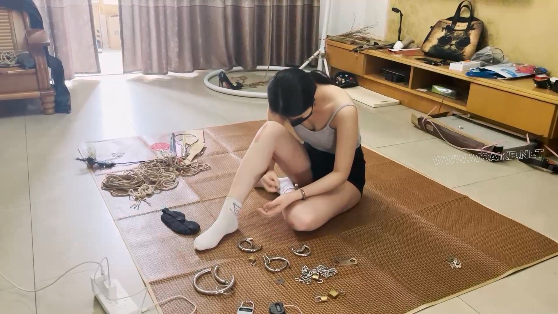 超漂亮新m阿然定时锁镣铐自缚被主人发现后加固并调教！镣铐驷马自缚+指拷+挠痒+抽… 封面图