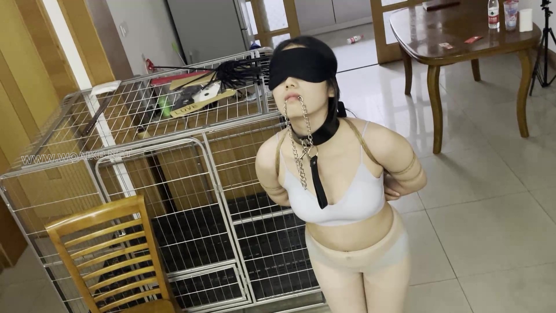 线下真实调教之超漂亮m阿然1L水喝下后振动乳夹+捆绑憋尿+手指弹下面+失禁喷涌！阿 预览图