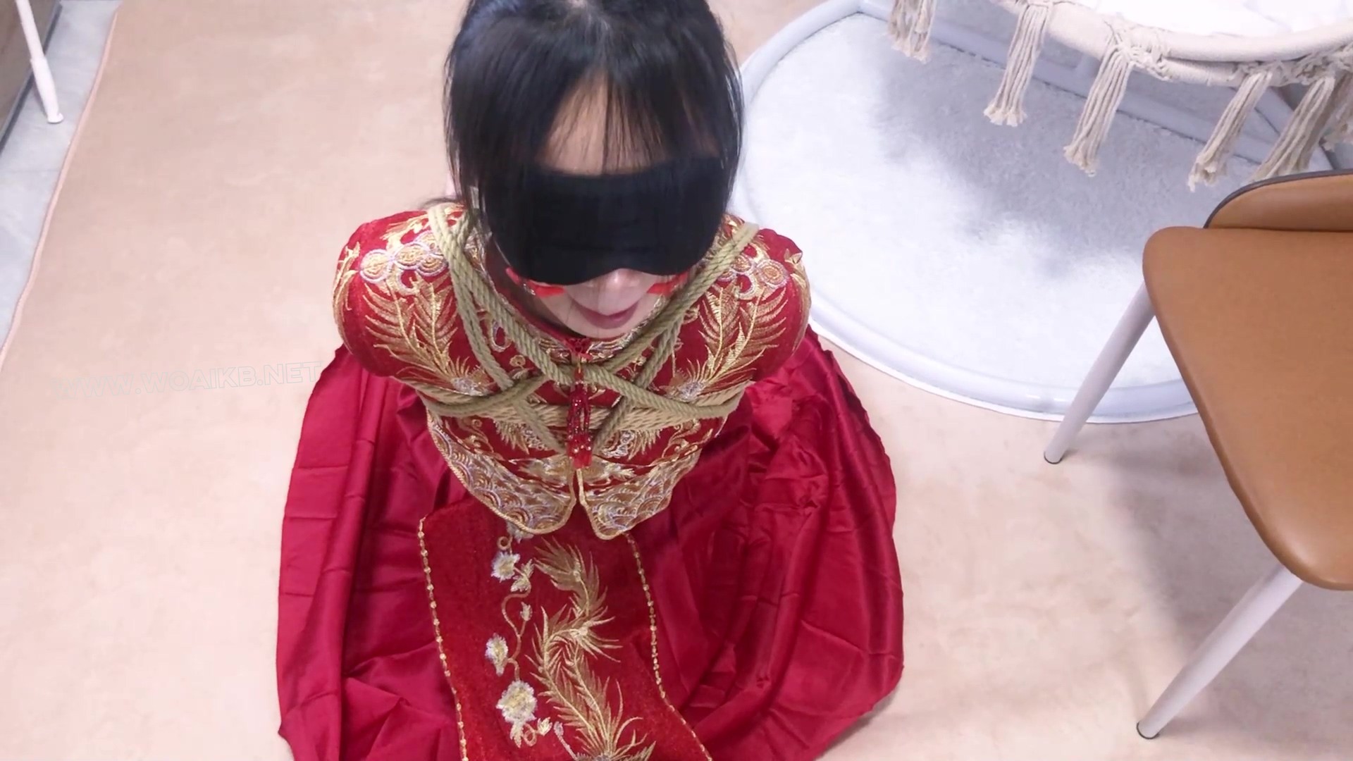 《婚之劫难》-第二集-客户定拍-中式婚礼题材+口球堵嘴+日式紧缚+胸缚+并腿缚+遥控T 预览图
