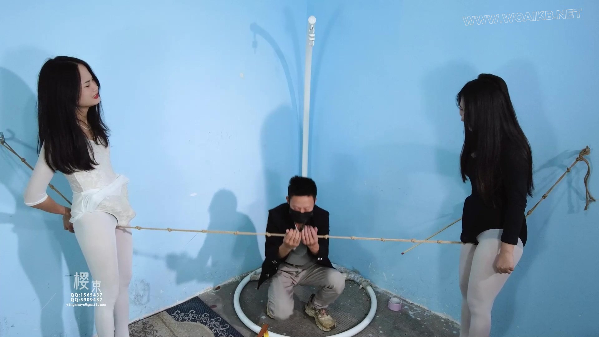 《石头剪刀布》老师让两个舞蹈生上绳上进行走绳训练！两人石头剪刀布谁输就要被对 预览图