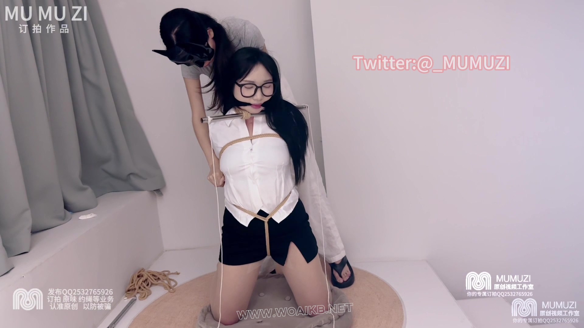 回到家发现有个可爱的妹子～怎么能不好好玩玩呢？女调女剧情丝袜勒嘴跪缚绑脚趾肉 预览图