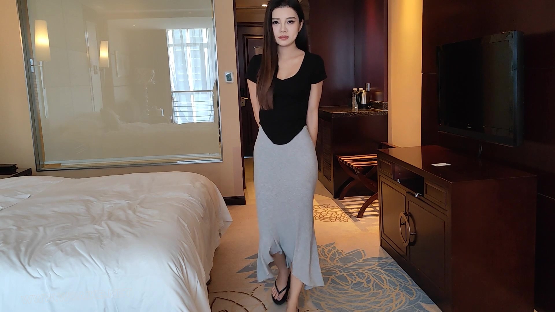 江奈 上门 跪下磕头 请求被驯服的尤物 封面图