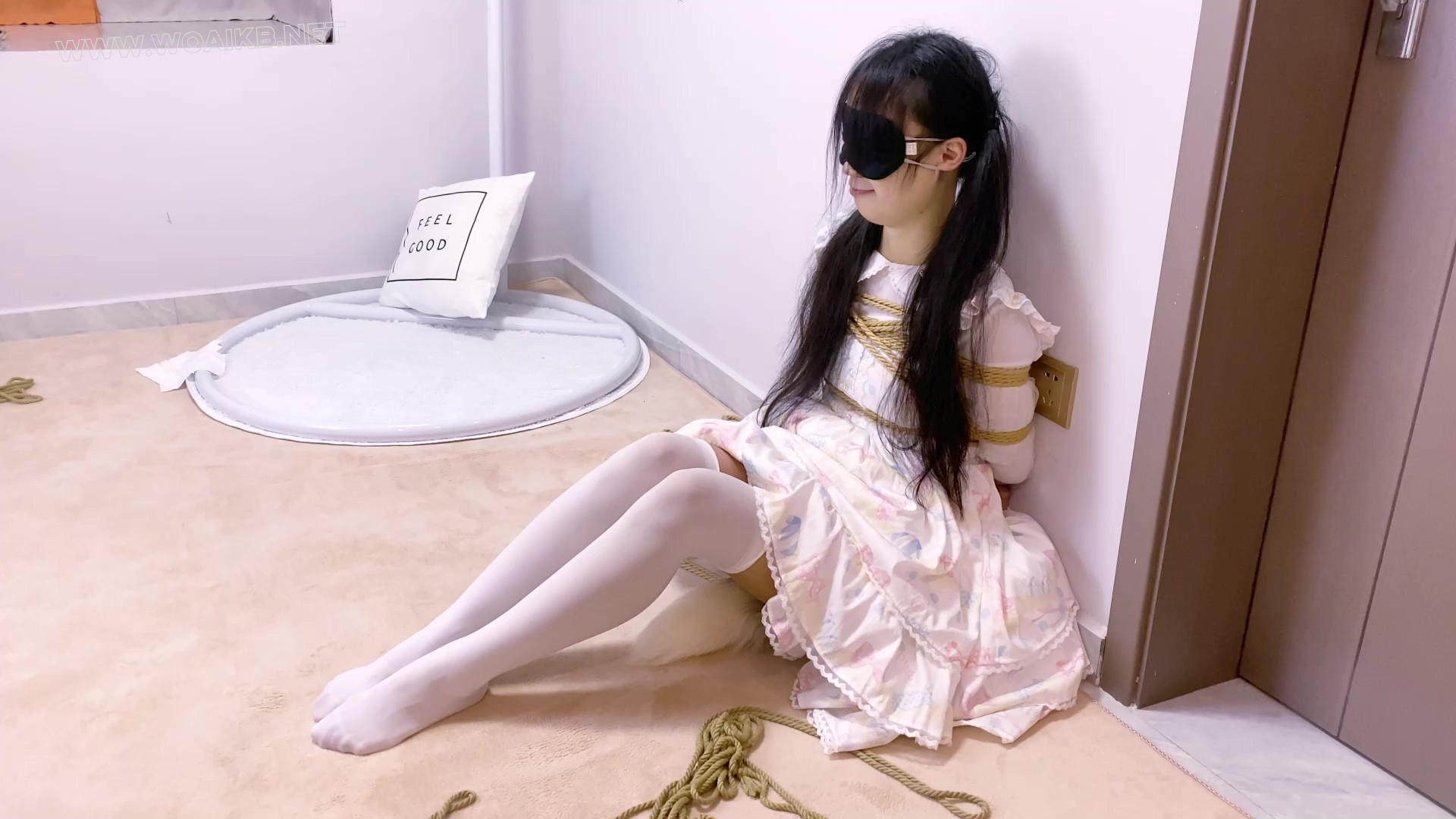 《路崽日记》-第八集-洛丽塔欧式直臂紧缚+跪趴跪坐+口球+中重度打屁股sp打出音爆声 预览图
