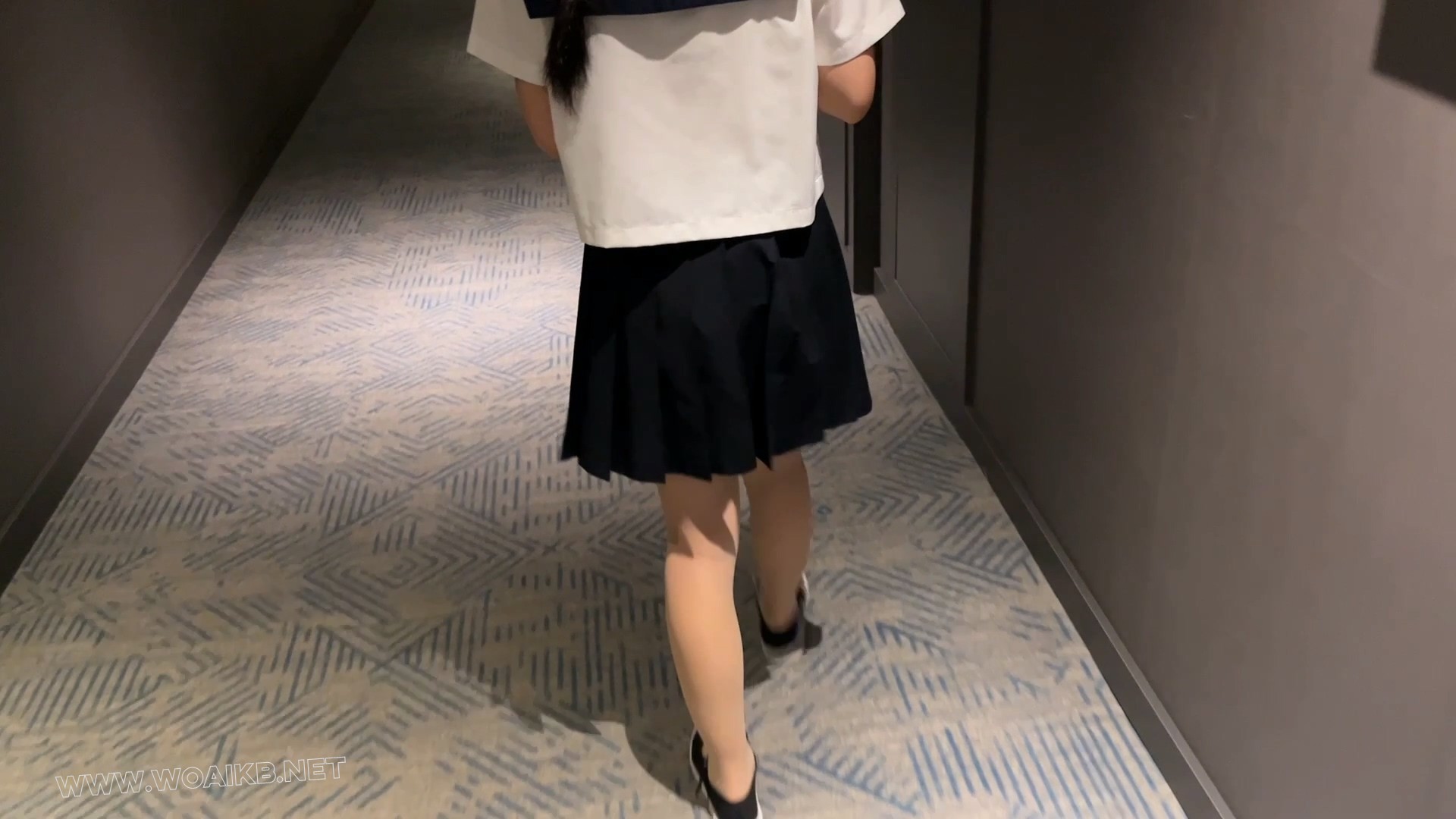 【户外惊魂-臭脚妹妹的秘密】史上最大量失禁+cha入式玩具外出+超紧股绳，JK+发光肉 预览图