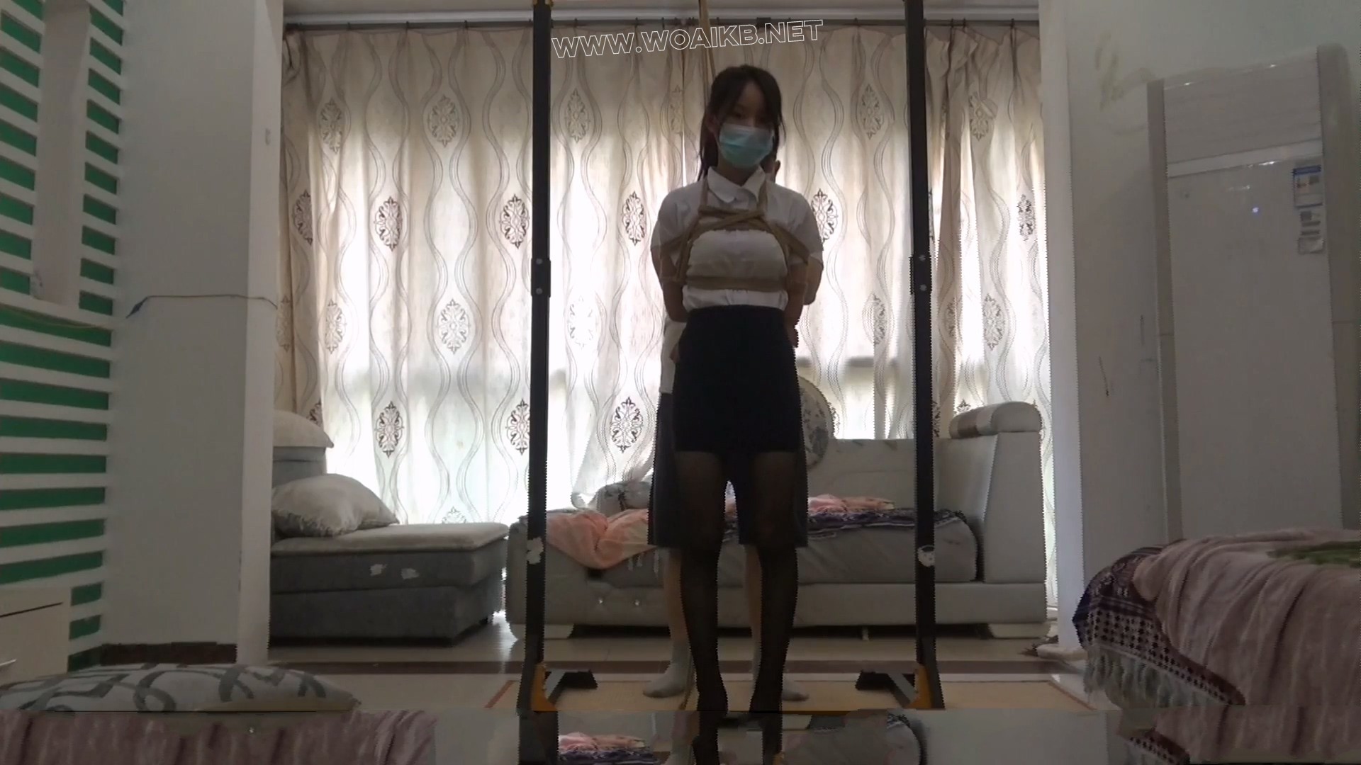【琳媚】谁能拒绝可以同时玩脚又玩凶的小M呢 性感黑丝片足单腿吊 高马尾带TD 预览图