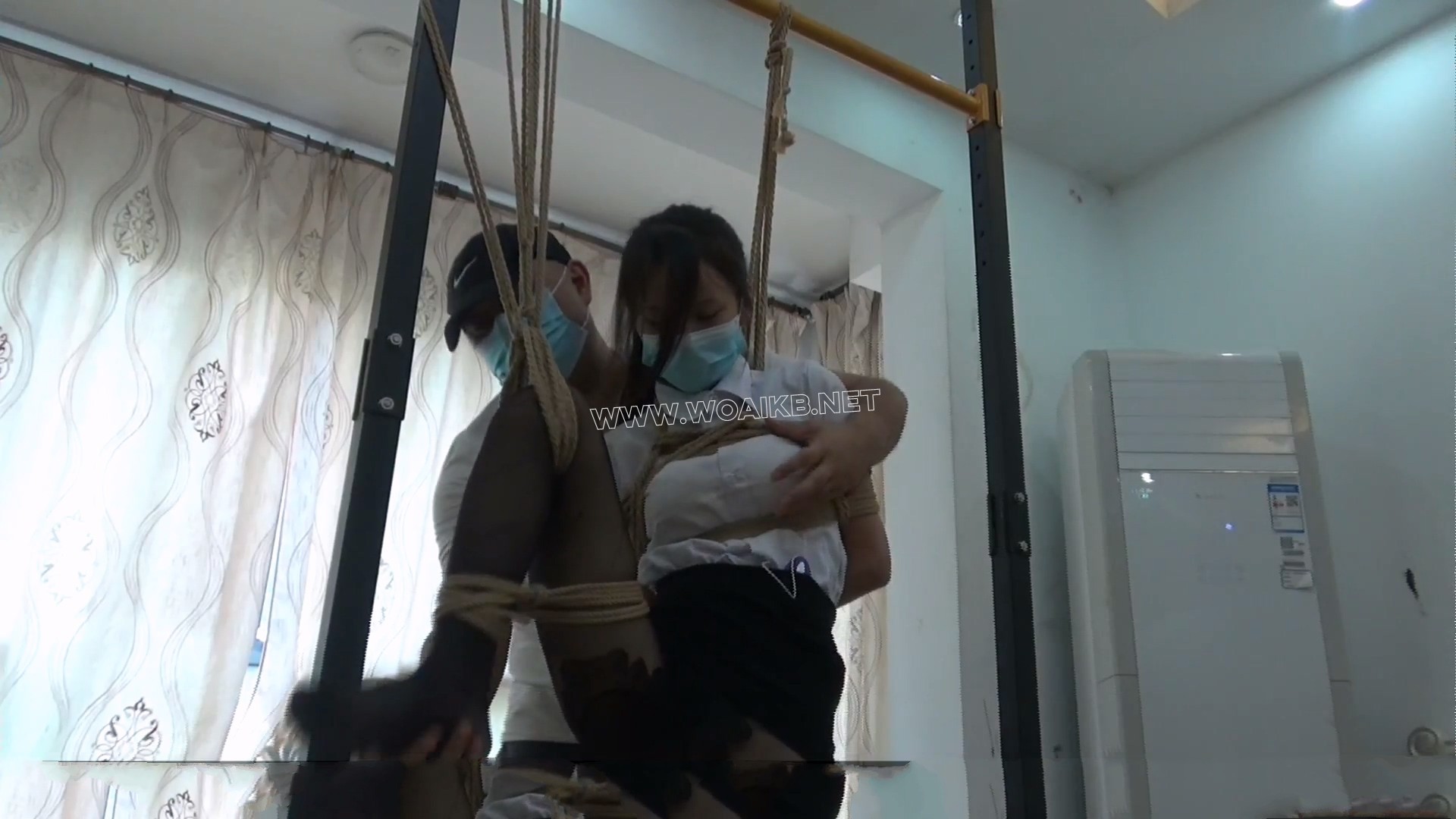 【琳媚】谁能拒绝可以同时玩脚又玩凶的小M呢 性感黑丝片足单腿吊 高马尾带TD 预览图