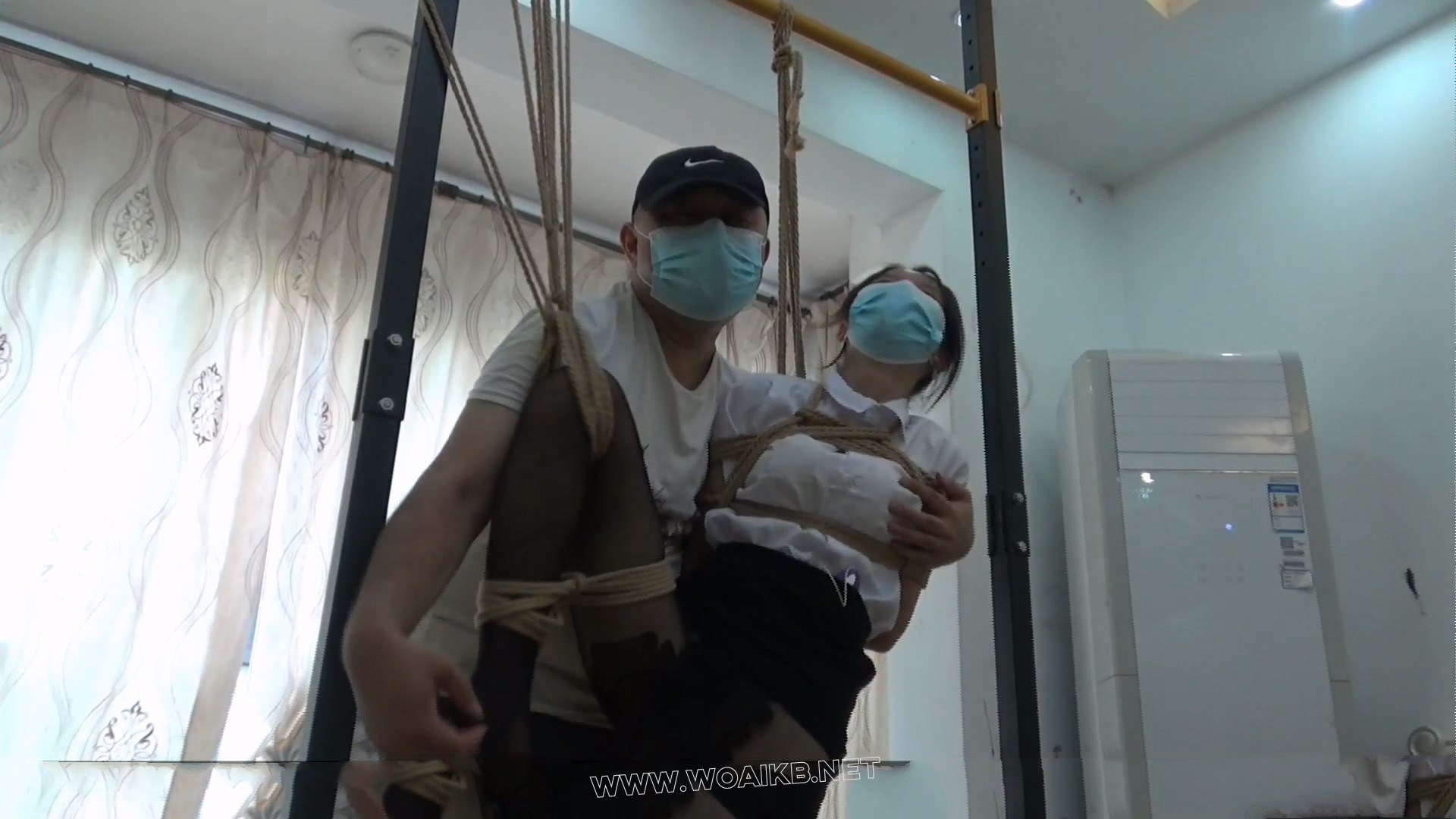 【琳媚】谁能拒绝可以同时玩脚又玩凶的小M呢 性感黑丝片足单腿吊 高马尾带TD 预览图