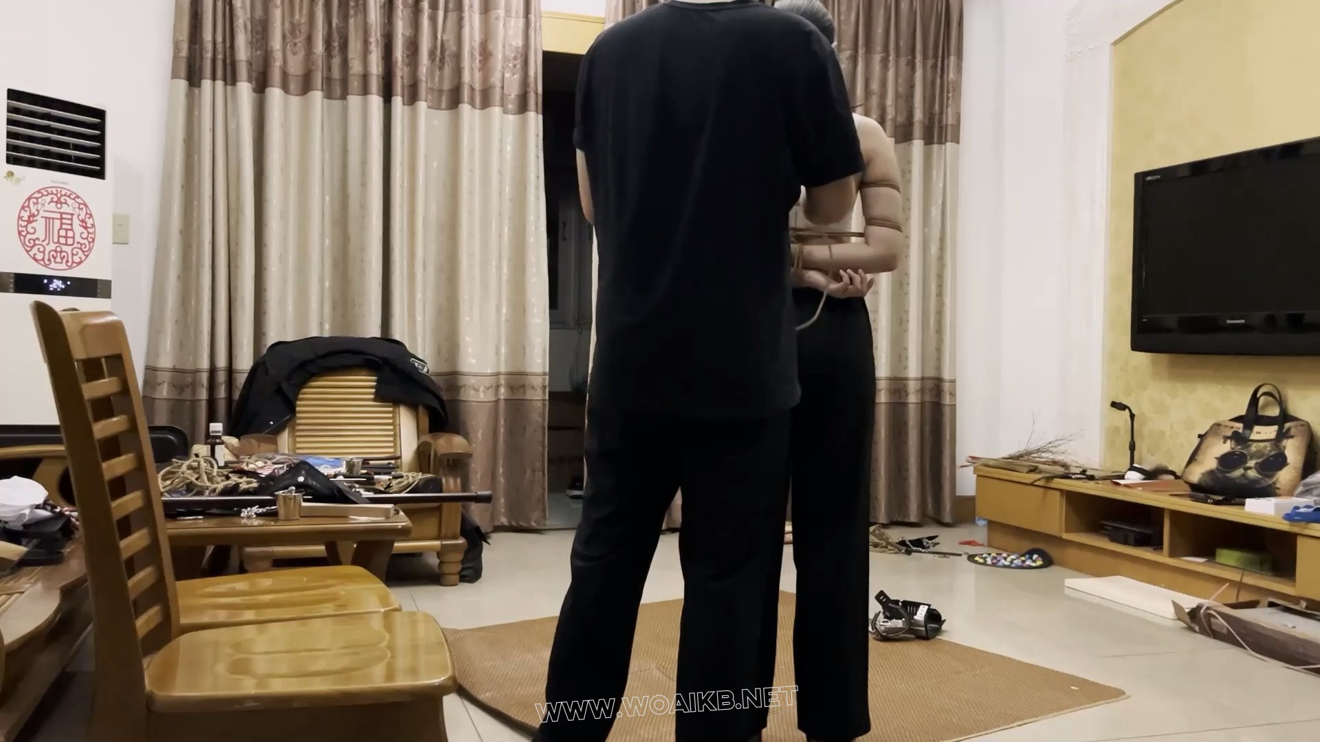 定拍调教之阿然五花大绑单脚吊憋尿失禁，振动乳夹+黑丝单脚吊放置+大力揉胸+打屁屁 预览图