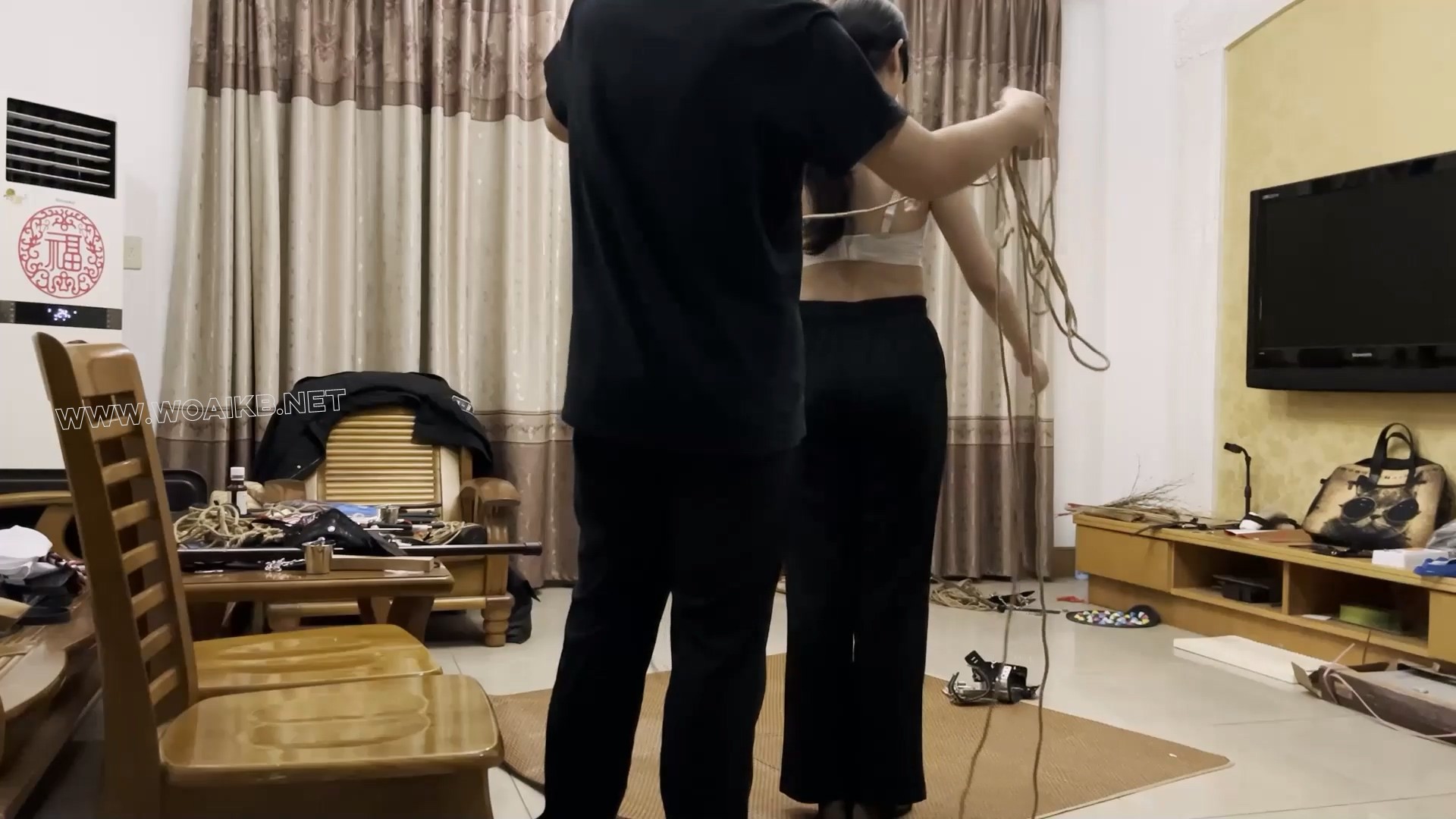 定拍调教之阿然五花大绑单脚吊憋尿失禁，振动乳夹+黑丝单脚吊放置+大力揉胸+打屁屁 预览图