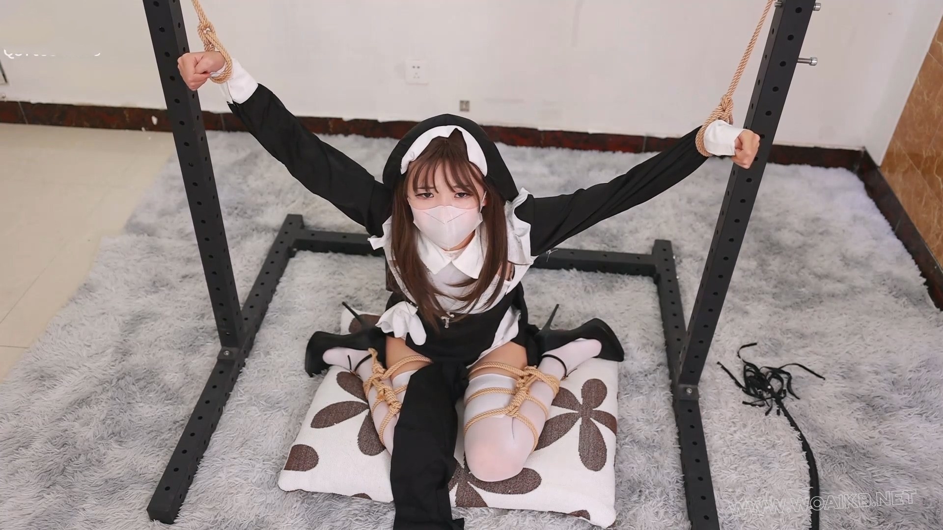 白丝修女落难被蟹缚TK玩弄 预览图