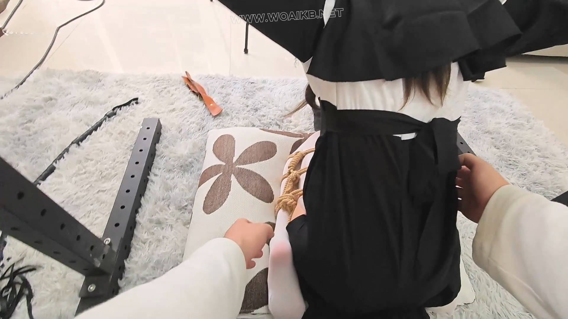 白丝修女落难被蟹缚TK玩弄 预览图