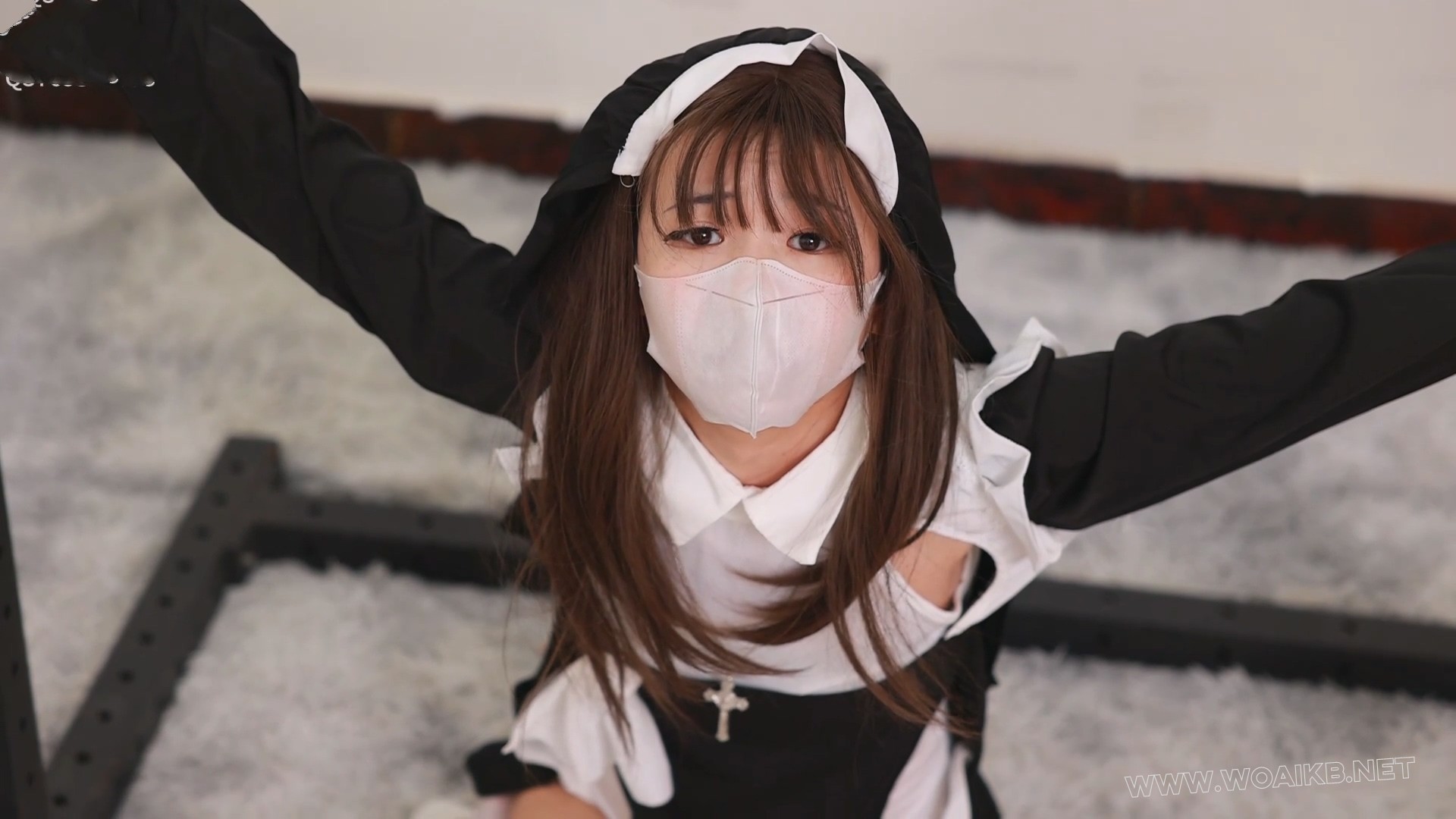 白丝修女落难被蟹缚TK玩弄 预览图