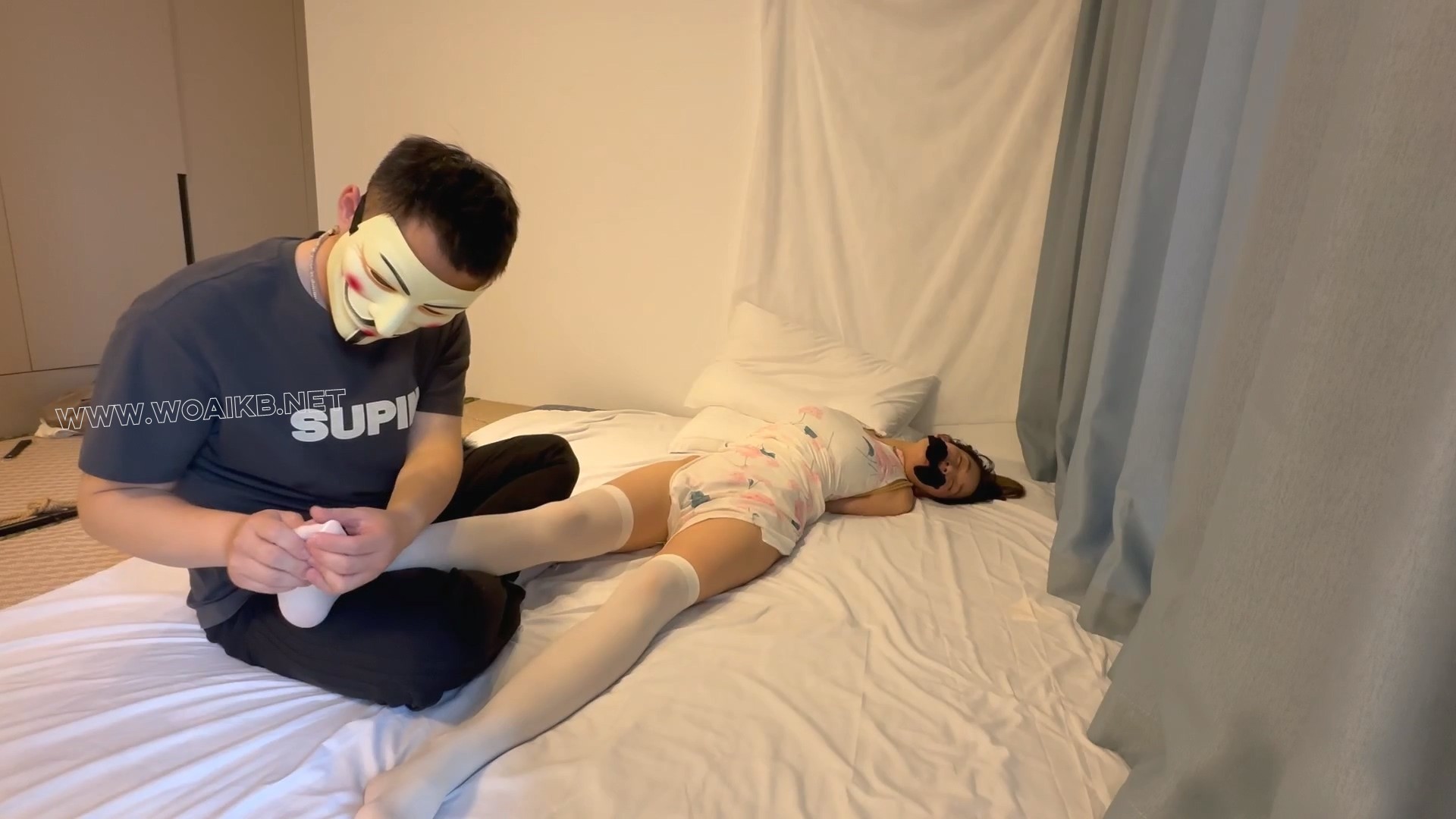 点上门服务遇到了有隐藏属性的美女 出差在酒店闲来无事玩电脑游戏，突然接到上门特 预览图