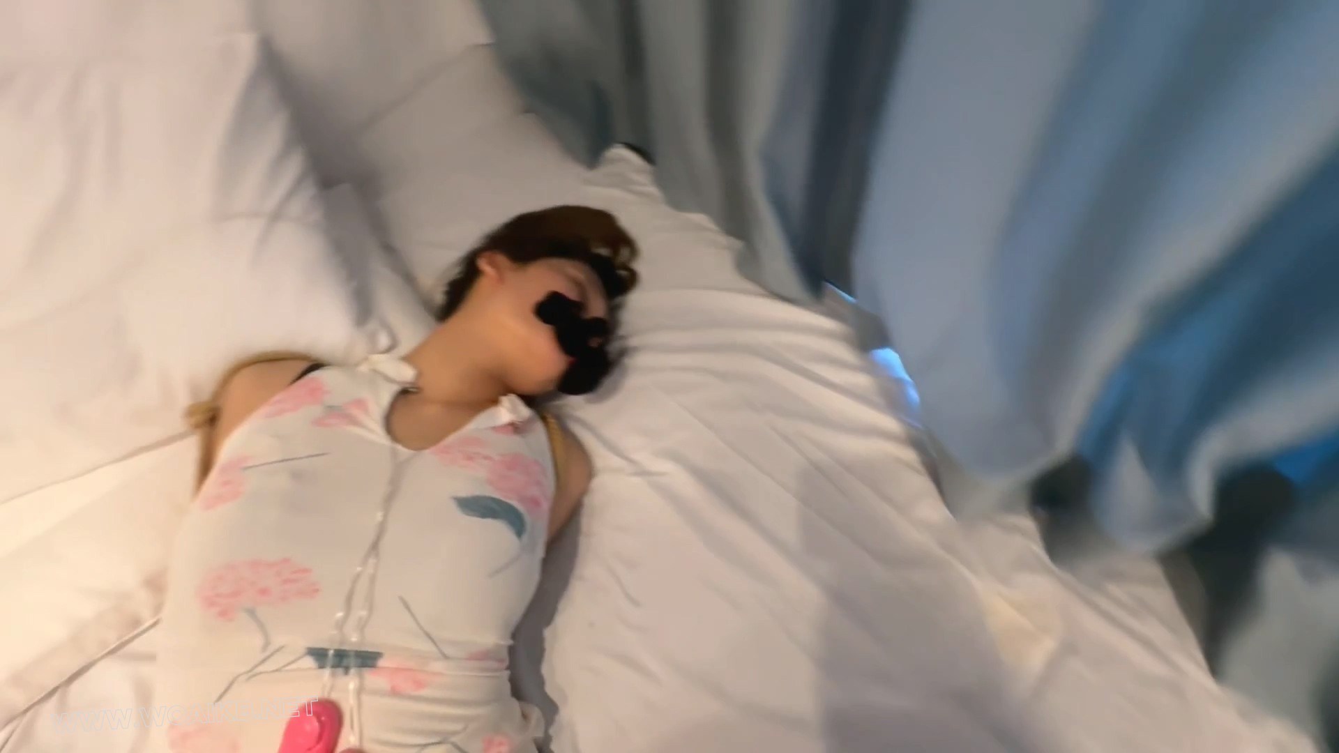 点上门服务遇到了有隐藏属性的美女 出差在酒店闲来无事玩电脑游戏，突然接到上门特 预览图