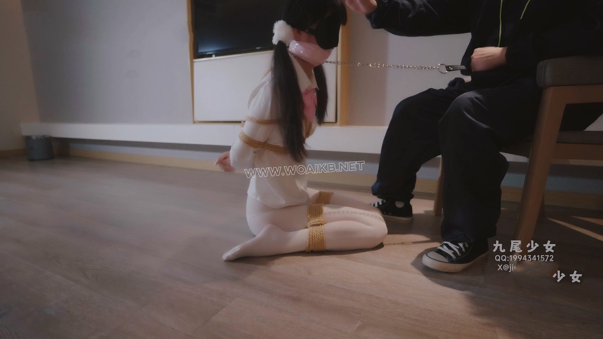 白丝少女全身捆绑在柜子中，白丝美腿诱人，全身捆绑，强制玩弄+玩具调教GC（第一视 预览图
