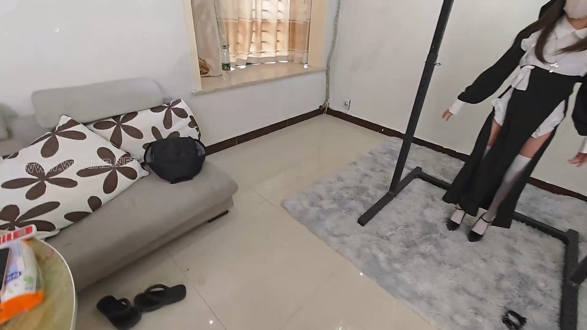 白丝小修女苗苗初次体验绳缚TD，白丝高跟，脚铐吊手，苗苗这个体质太敏感也太娇弱… 封面图