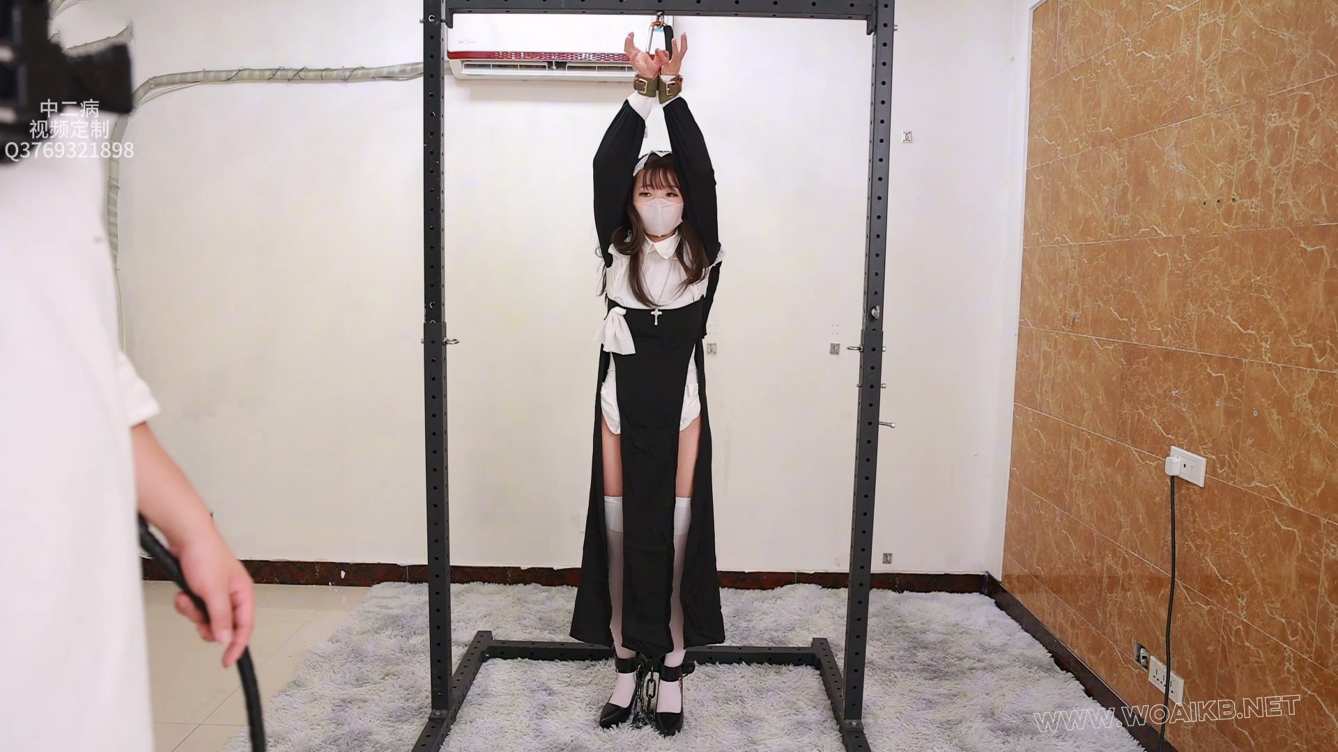 白丝小修女苗苗初次体验绳缚TD，白丝高跟，脚铐吊手，苗苗这个体质太敏感也太娇弱 预览图