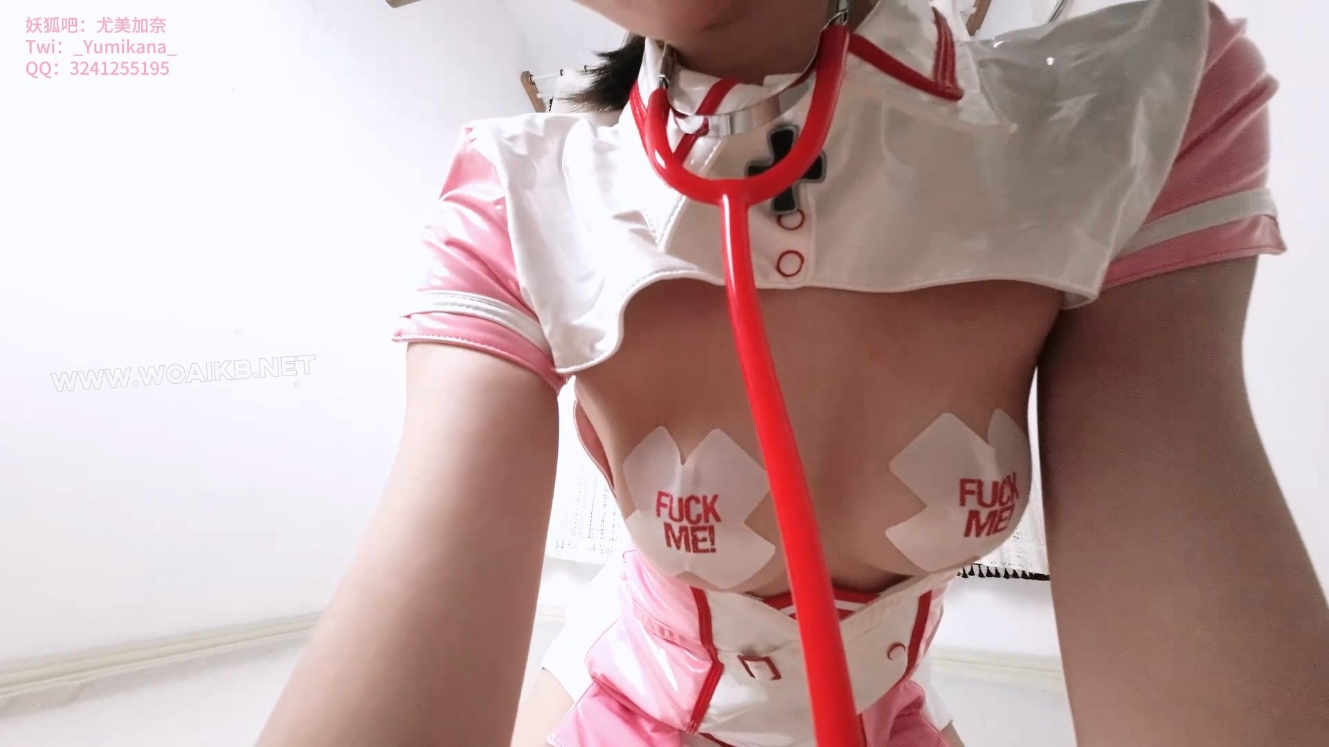 超涩护士奈奈酱!护士装 X 乳贴 + 直臂吊缚 + 郊狼 + 开口器口舌玩弄 + 口球 + 棒 预览图