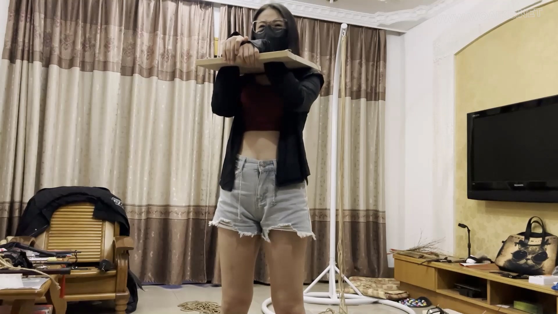 线下真实调教之超漂亮m阿然木枷镣铐调教！木枷锁+项圈+脚镣+海老缚+骑乘踩踏羞辱+ 预览图