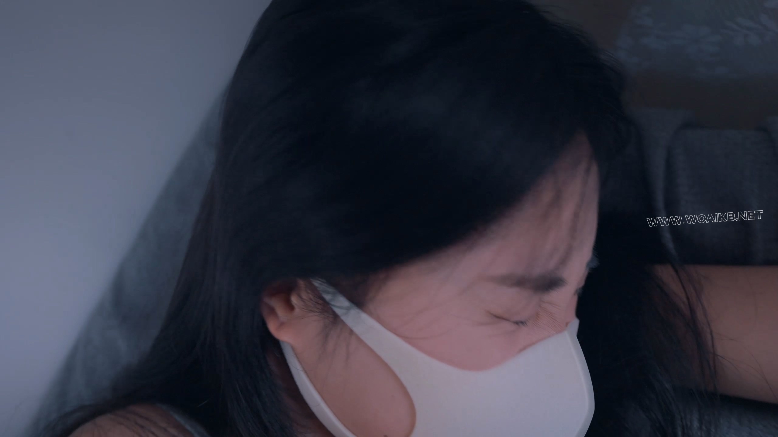 字幕版《应聘的女模特》上门应聘模特，谁知对方是一个丝袜控，看着女主骚气的大腿 预览图
