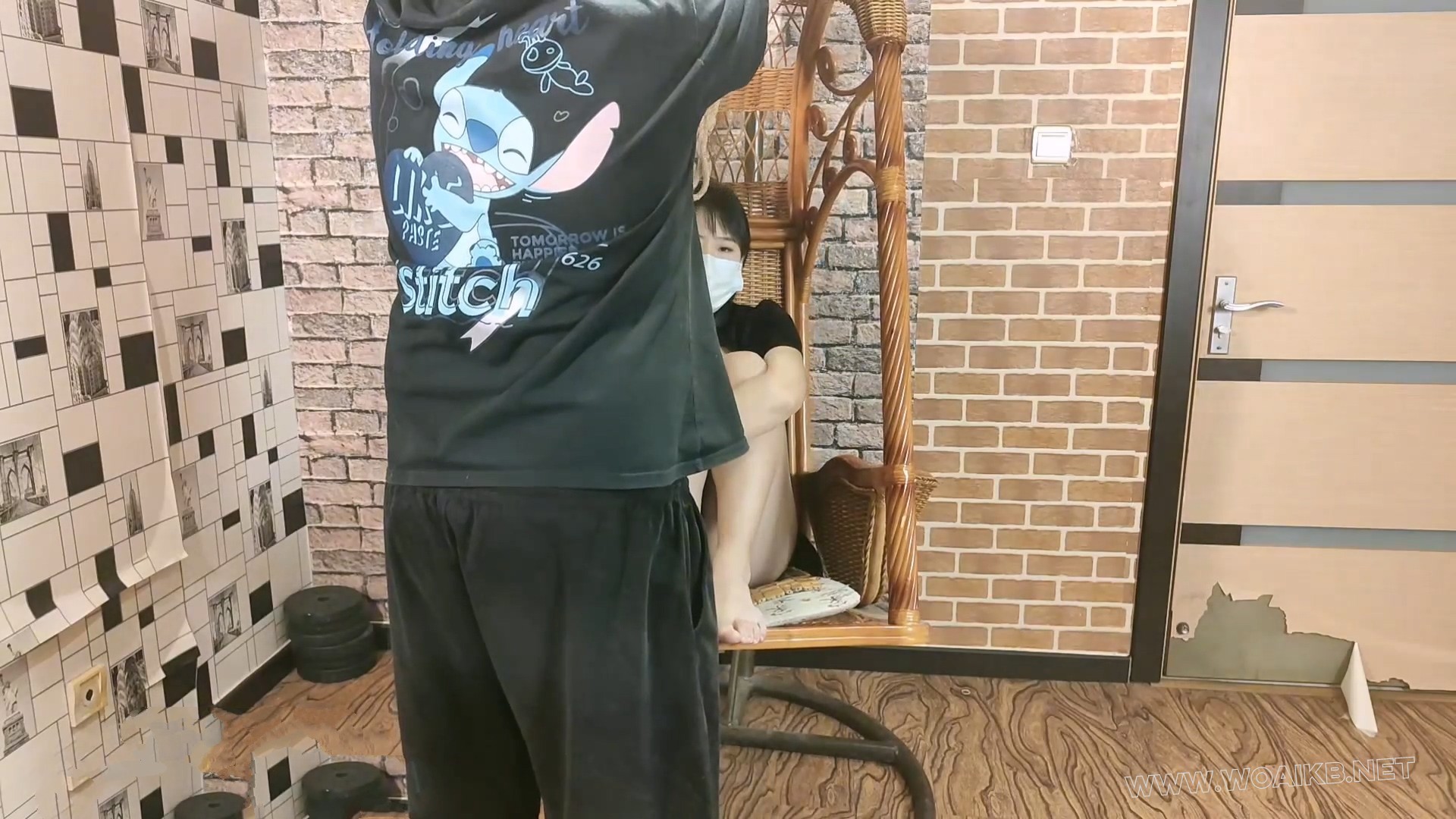 颜颜刚回来主动要求被玩 主动要求能不能不穿内衣 最后掐晕过去了 封面图