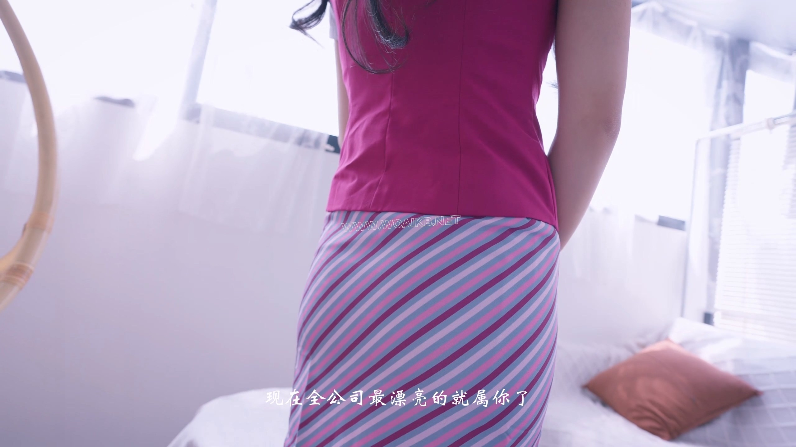 《美女空姐劫持记3》字幕版 空姐给领导送文件，被猥琐上司捆绑强行玩弄丝足丝腿、 预览图