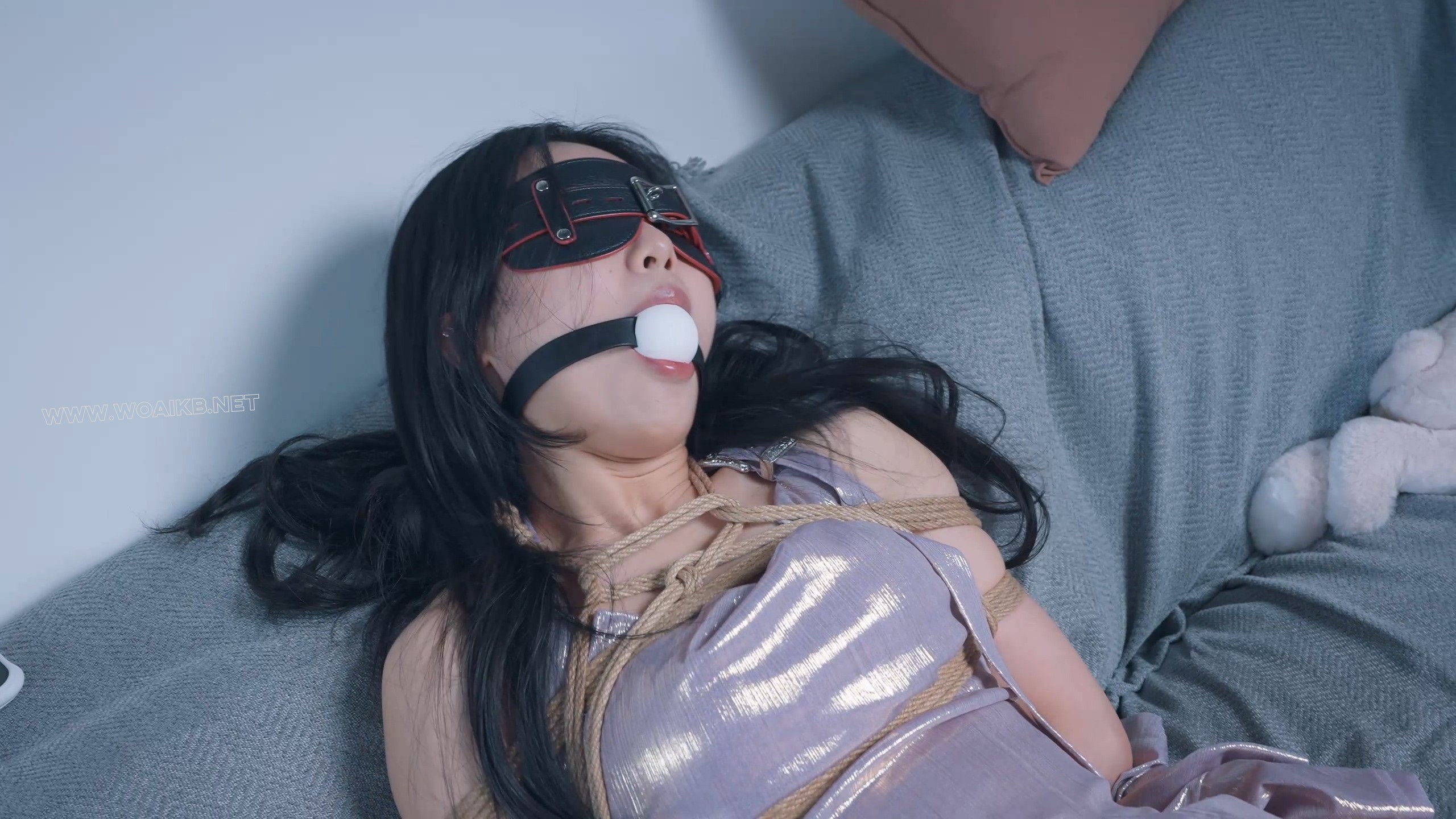 《应聘的女模特》2 紧缚+并腿+口球堵嘴+Tk+抚摸+丝袜堵嘴+胶带堵嘴 封面图