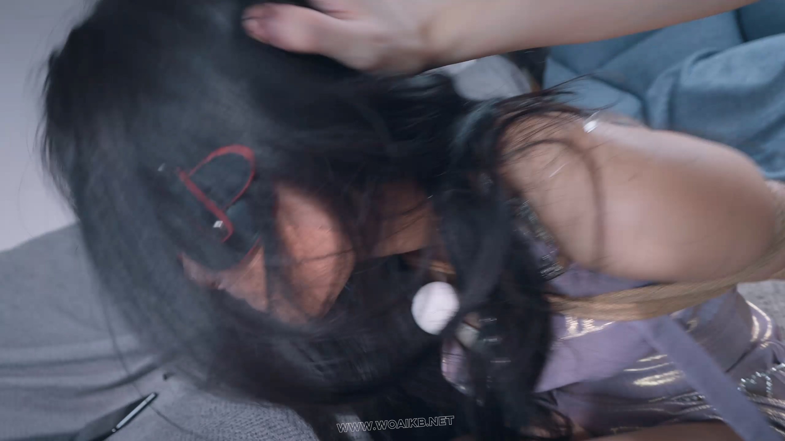 《应聘的女模特》2 紧缚+并腿+口球堵嘴+Tk+抚摸+丝袜堵嘴+胶带堵嘴 预览图