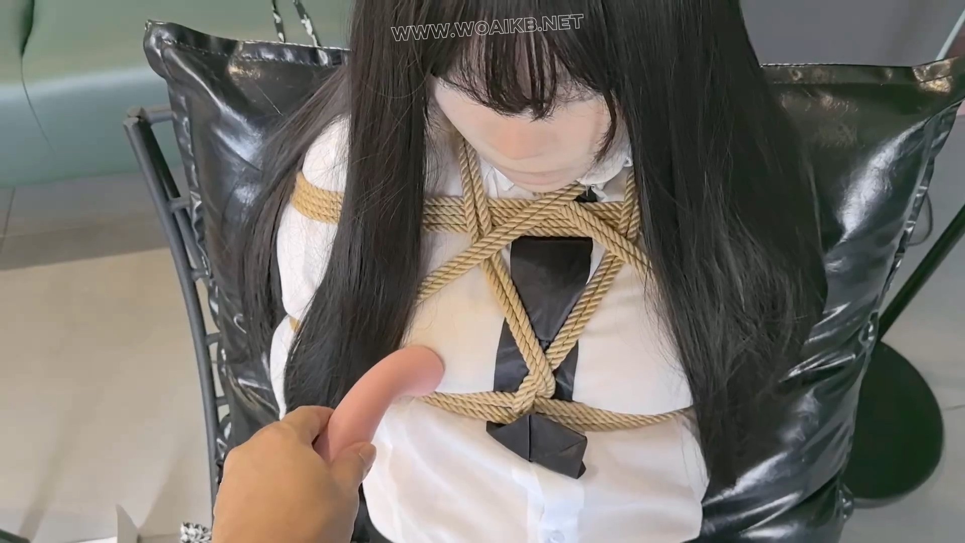 好奇小秘TJ日记 紧缚 滴蜡 sp 强G 电击 防毒面具 欲罢不能 昏迷 预览图