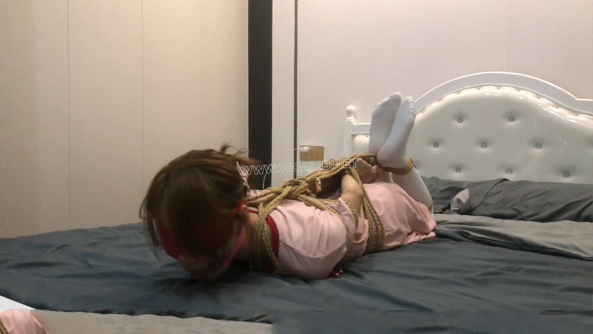 【琳媚】剧情片 在家引狼入室的下场 驷马囚禁口水直流 分腿坐缚忍受筋膜枪和棒棒双 预览图