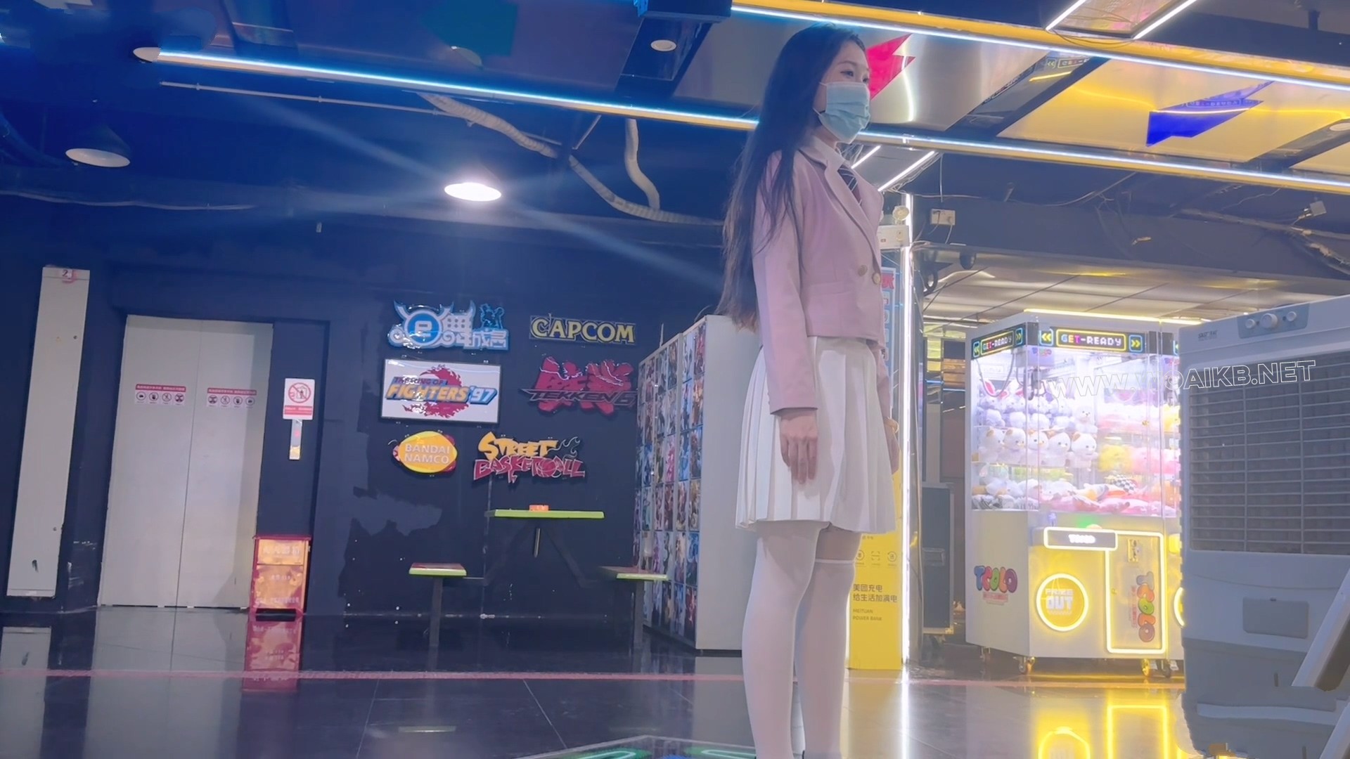 JK小姐姐电玩城的外出任务 JK小姐姐穿上各种羞辱文字的袜子放入跳蛋戴上口球在电玩 预览图