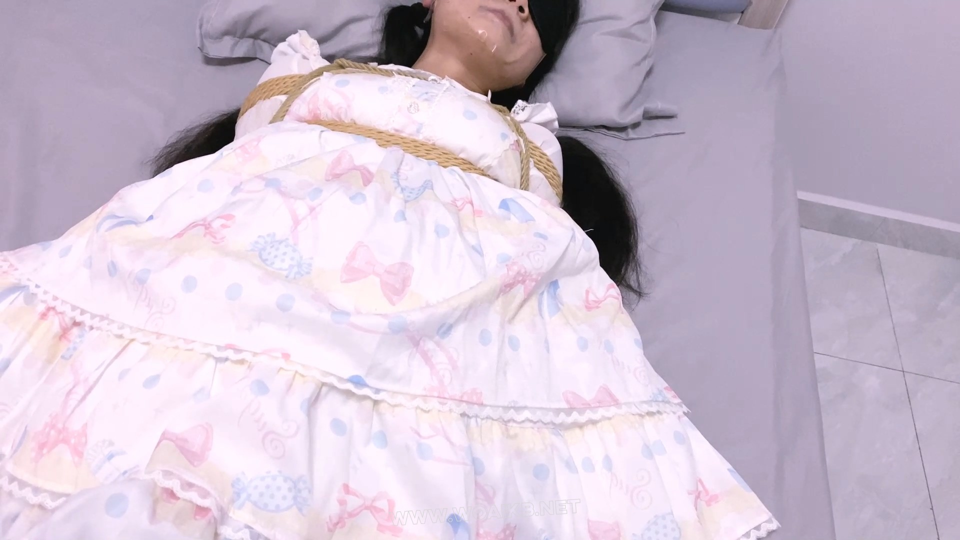 《少女情劫》-首次尝试拍剧情片+jk妹出门丢垃圾被坏人潜入家里+姐妹约逛街换衣服后 预览图