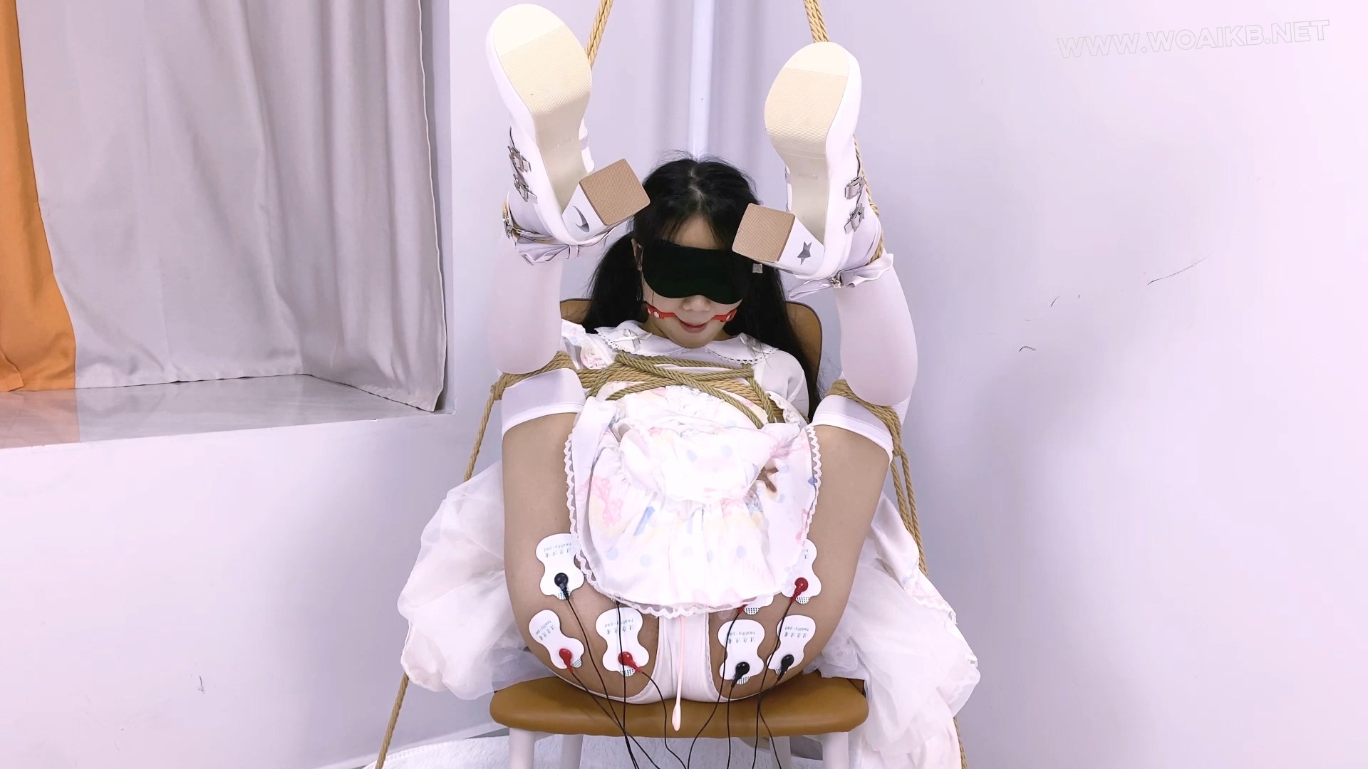 《少女情劫》-首次尝试拍剧情片+jk妹出门丢垃圾被坏人潜入家里+姐妹约逛街换衣服后 预览图