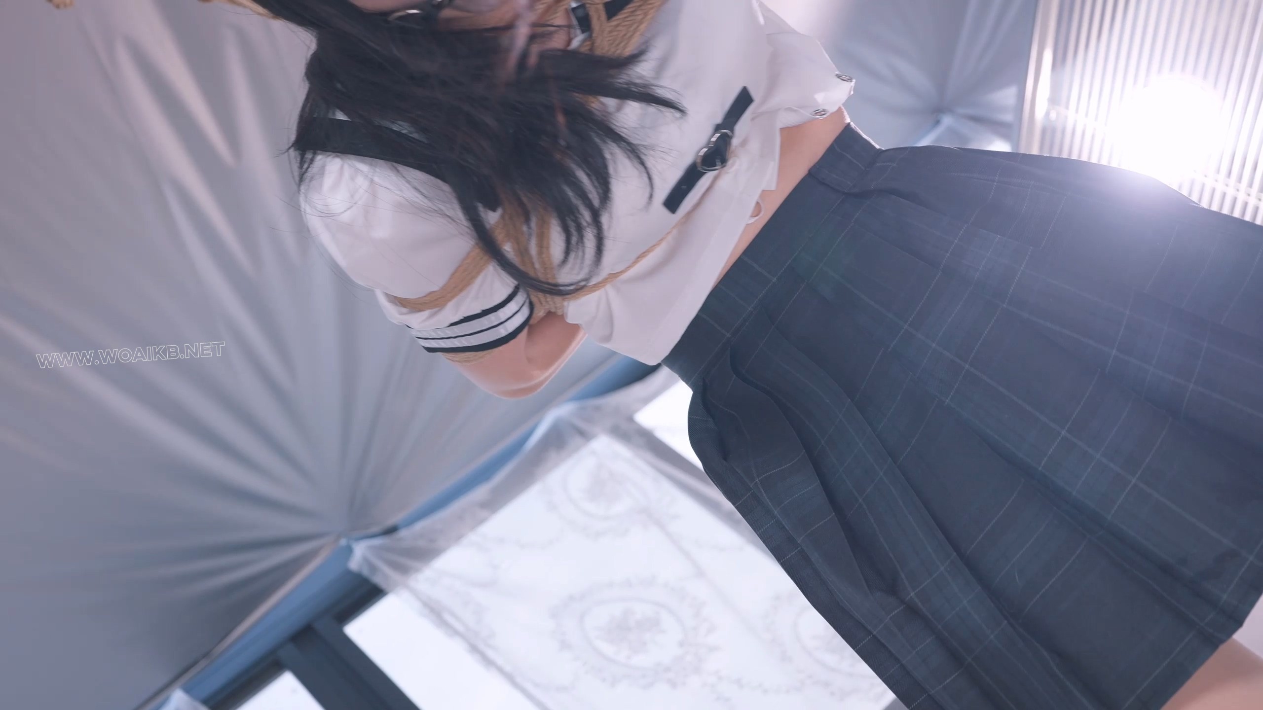 《调教M女友》被男友迷晕无情调教，假阳口塞爆插小嘴干呕流水+吊绑、跪吊、拉拽股 预览图