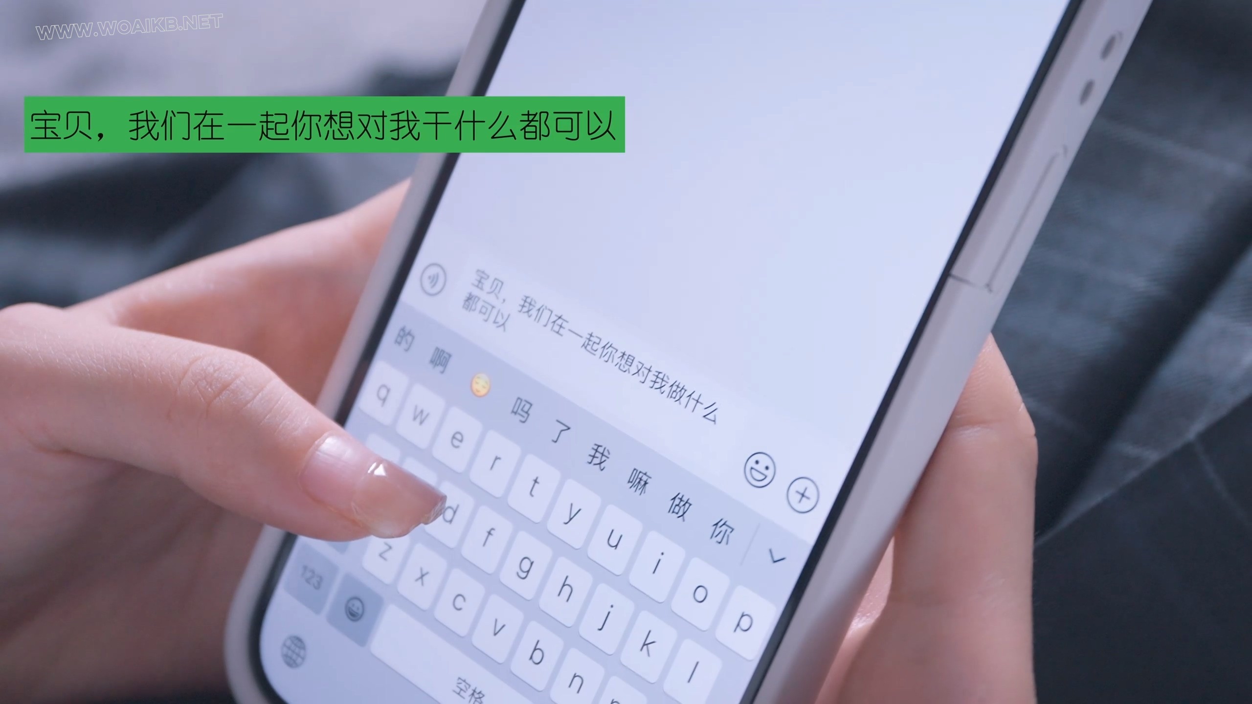 《调教M女友》被男友迷晕无情调教，假阳口塞爆插小嘴干呕流水+吊绑、跪吊、拉拽股 预览图