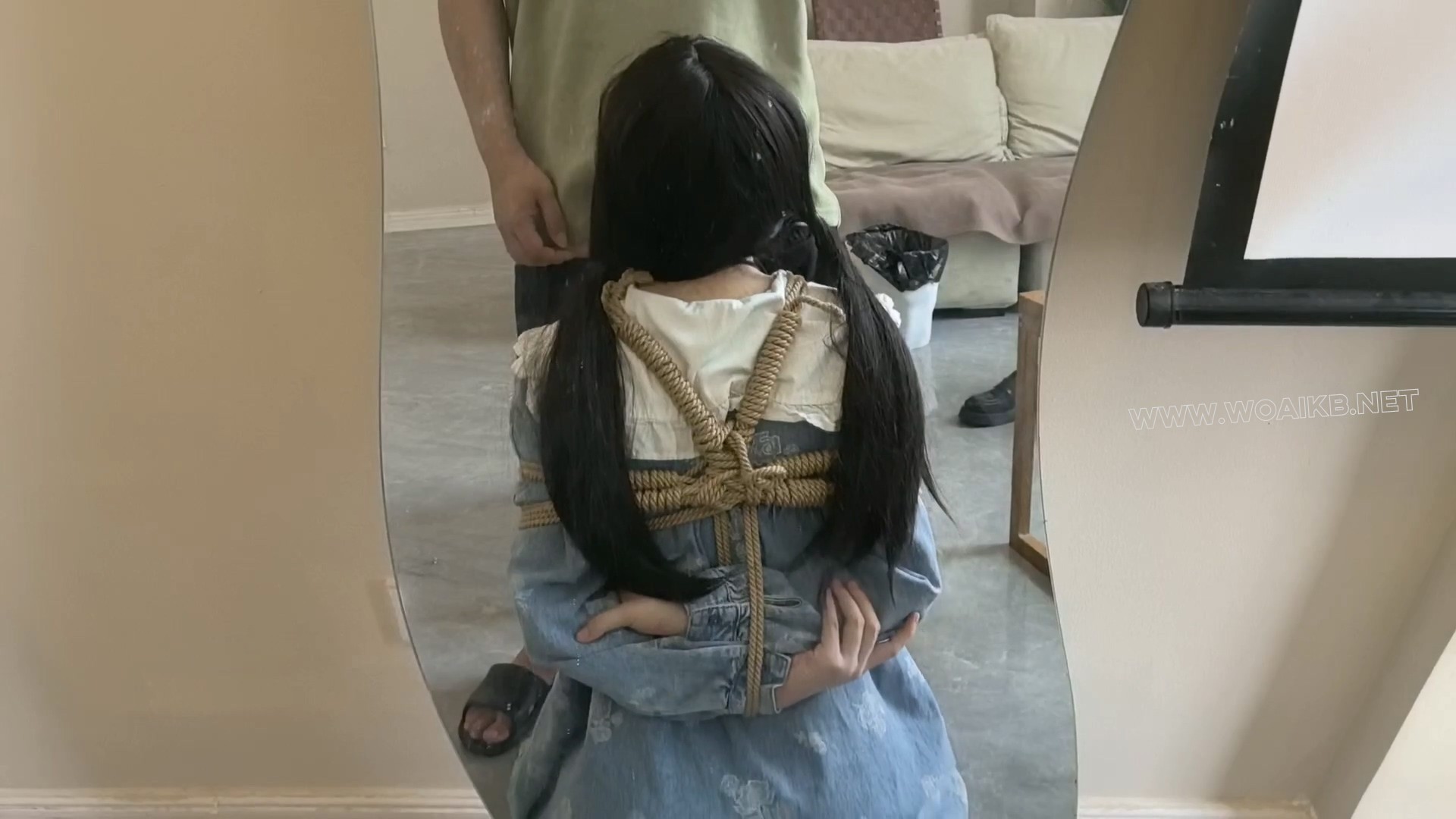 上下无内肉丝 内置小象鼻强G 绞刑半吊缚震动不断 团缚 阳具口罩深 真实口射满嘴 预览图