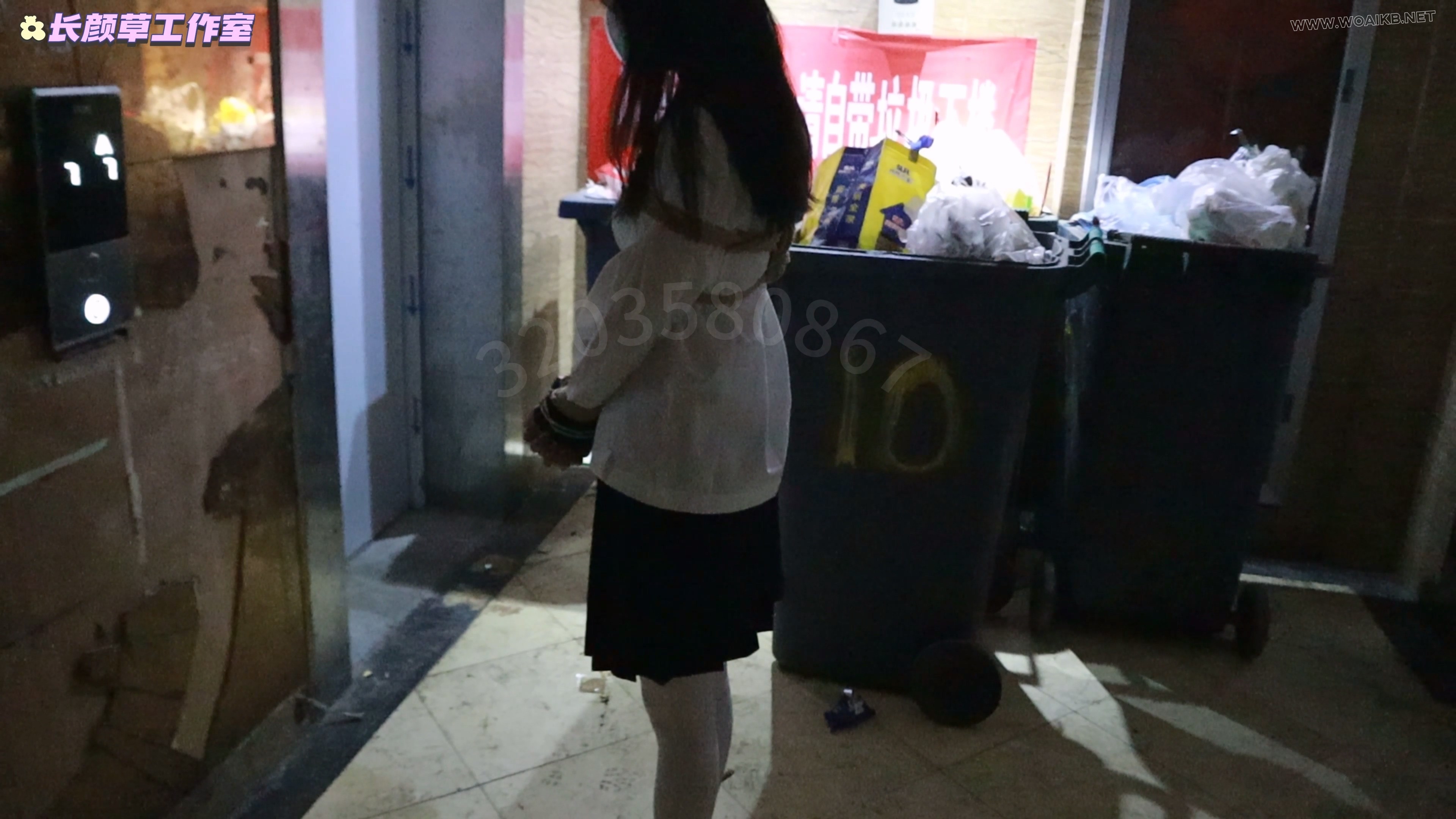 白丝水手服前缚手td白天外出 逛街逛商场 与路人等红绿灯面面相嘘 解押式捆绑外出羞… 封面图
