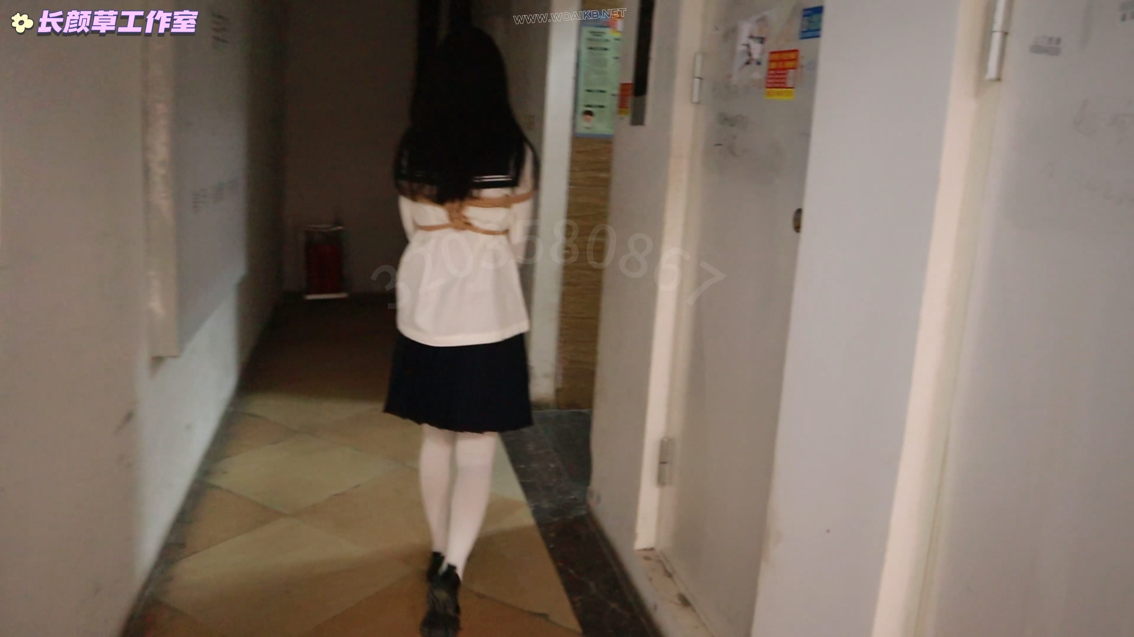 白丝水手服前缚手td白天外出 逛街逛商场 与路人等红绿灯面面相嘘 解押式捆绑外出羞 预览图
