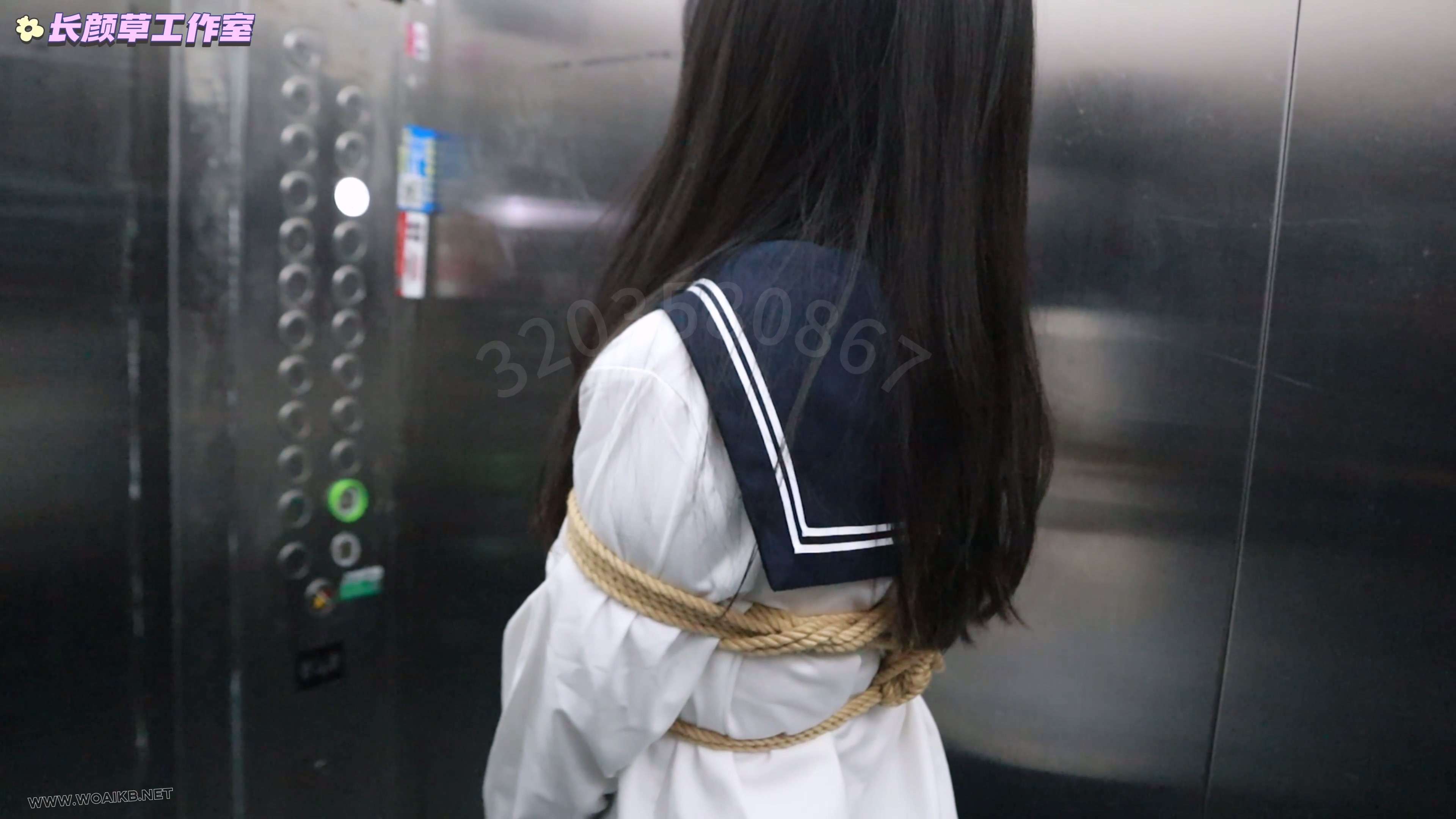 白丝水手服前缚手td白天外出 逛街逛商场 与路人等红绿灯面面相嘘 解押式捆绑外出羞 预览图