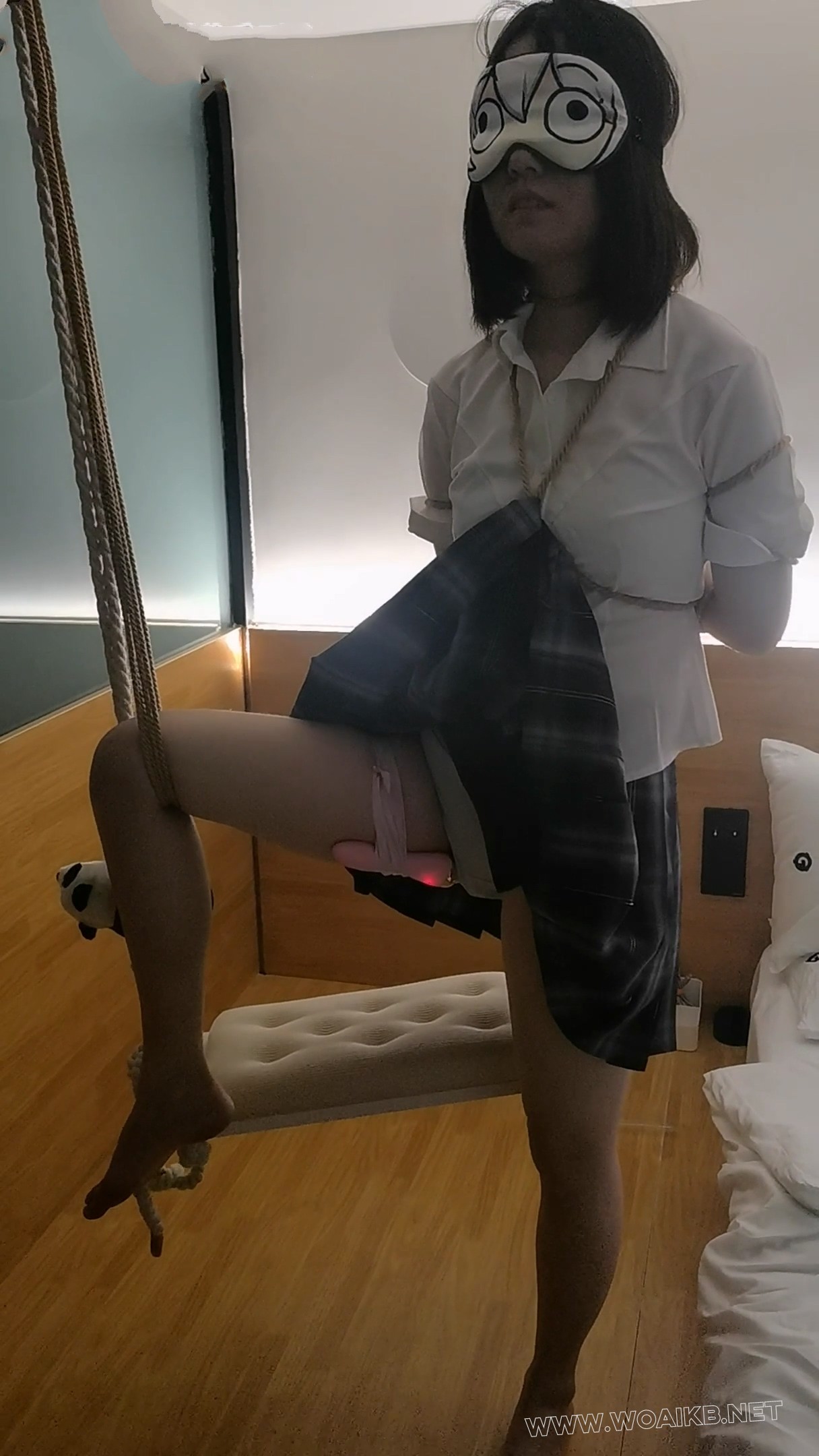 灵言单腿吊强高哭泣 封面图