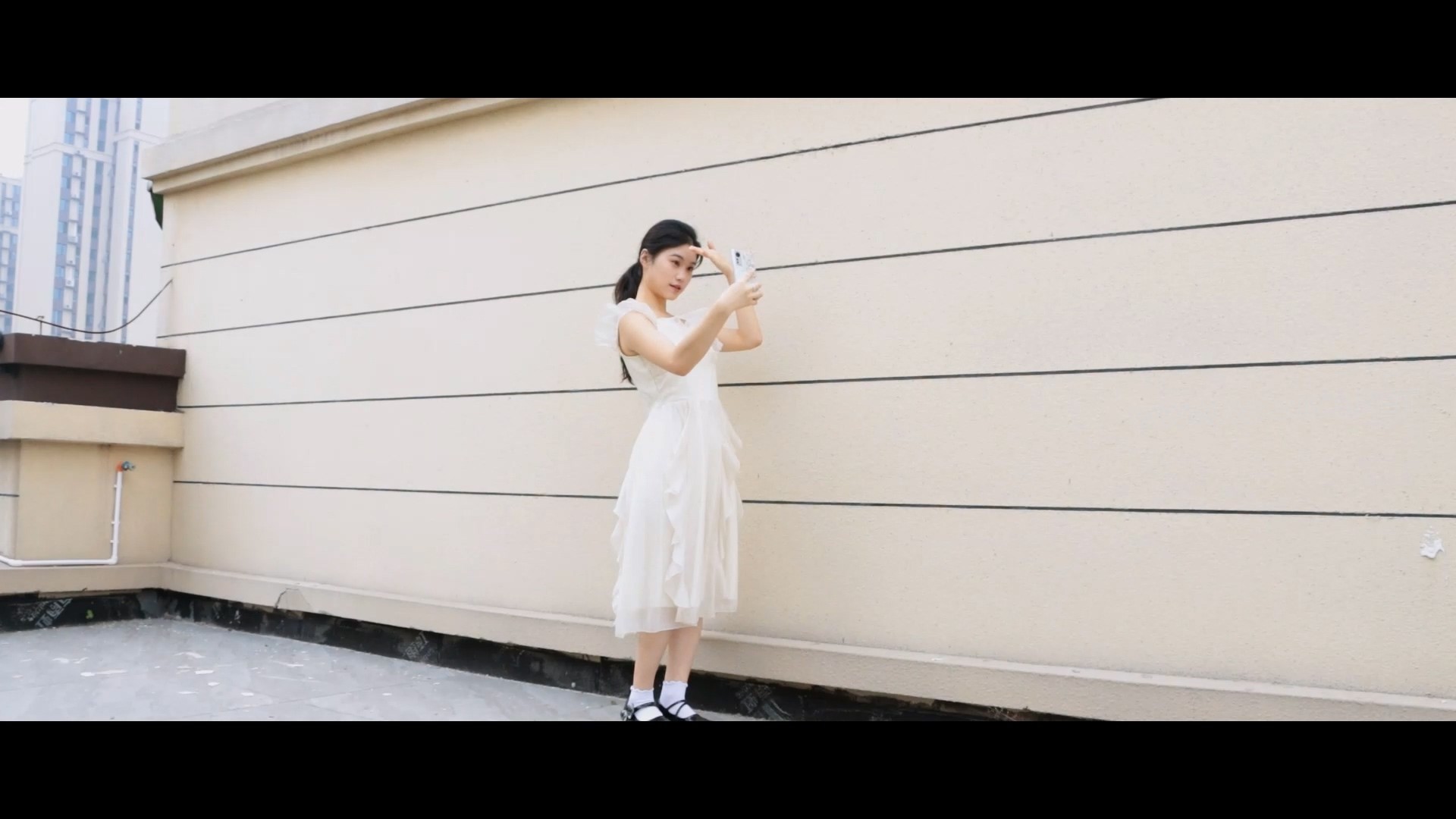 《魔法项圈》甜美文静的小美女偶遇魔法项圈，但必须满足项圈精灵三个愿望？ 预览图