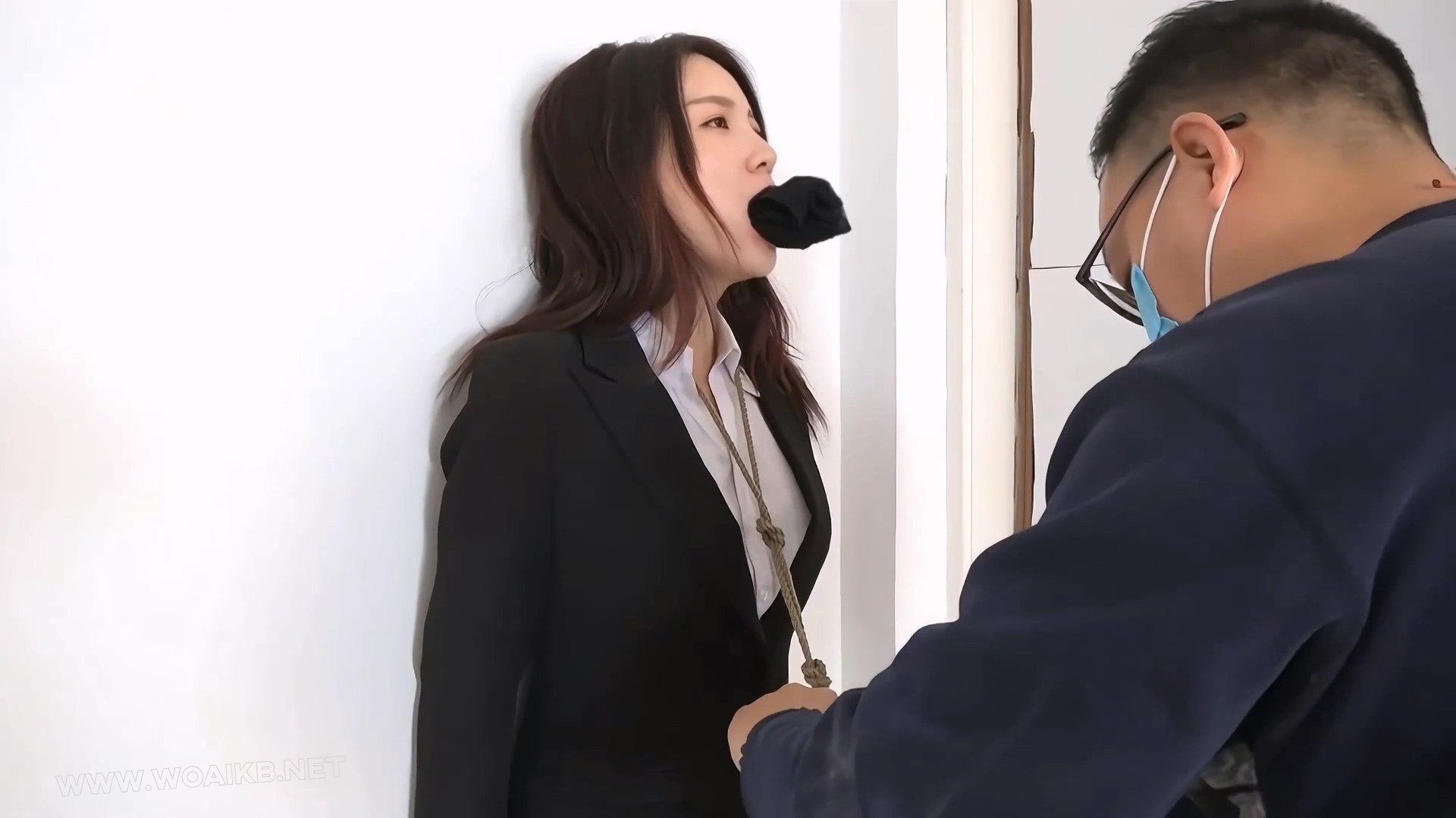 超超超级珍藏-白领被捆绑强迫口舌和后入（是道具，道具） 预览图