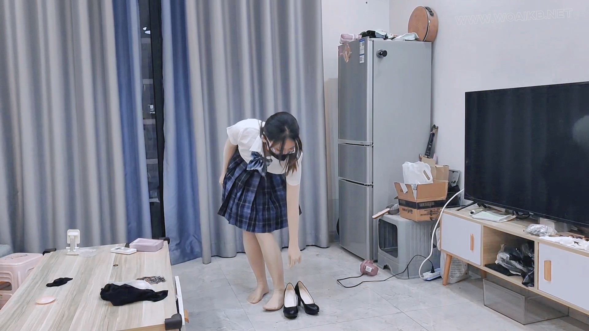 海砂弄坏手办的少女假扮成jk情qu娃娃快递给主人后，sp塞入玩具启动成人模式 预览图