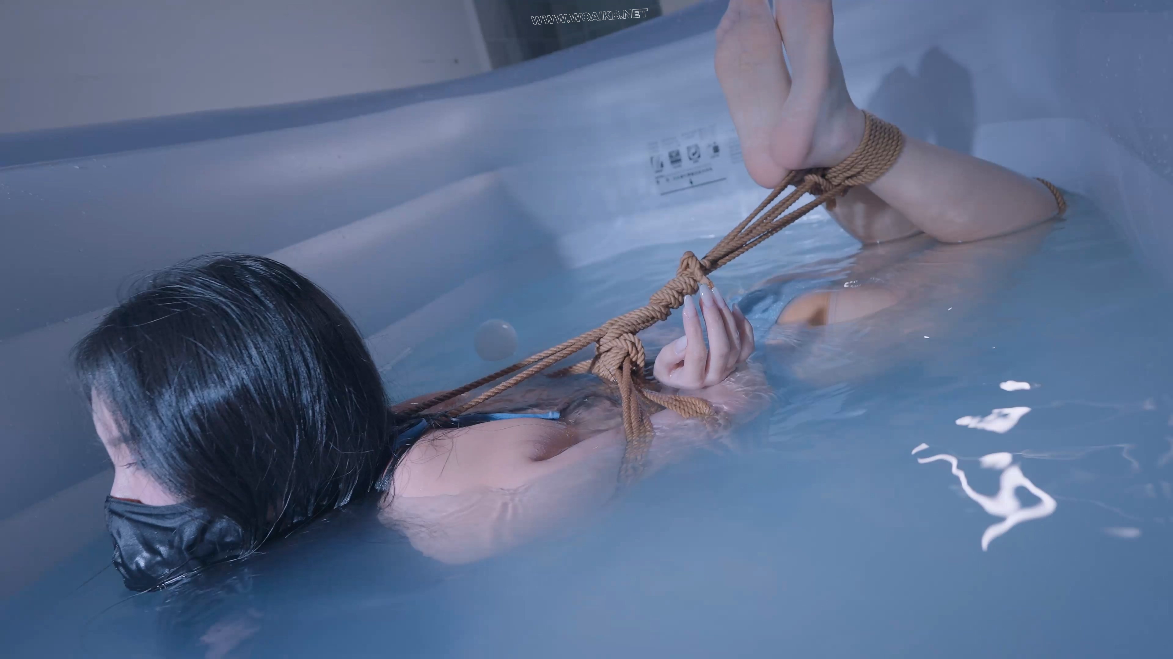 【悠米夏日特辑】快来和悠米清凉一夏吧《应聘的女模特》3 极限驷马（只要敢低头就 预览图
