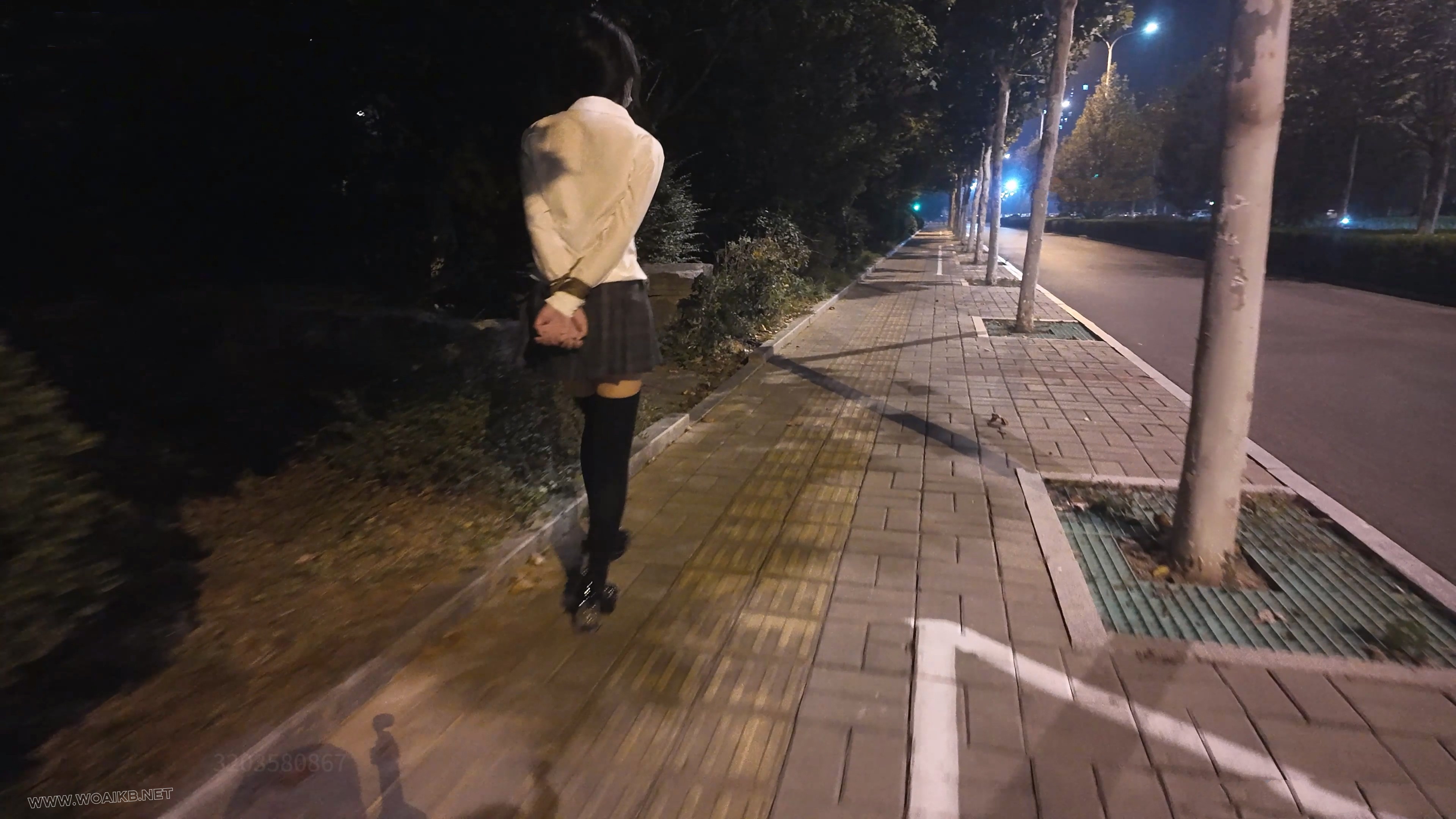 新人少萝妹子霜喵 捆绑户外震动假Y具调教 悦耳萝莉音耳边姣川 对话声音都颤抖了 专 预览图