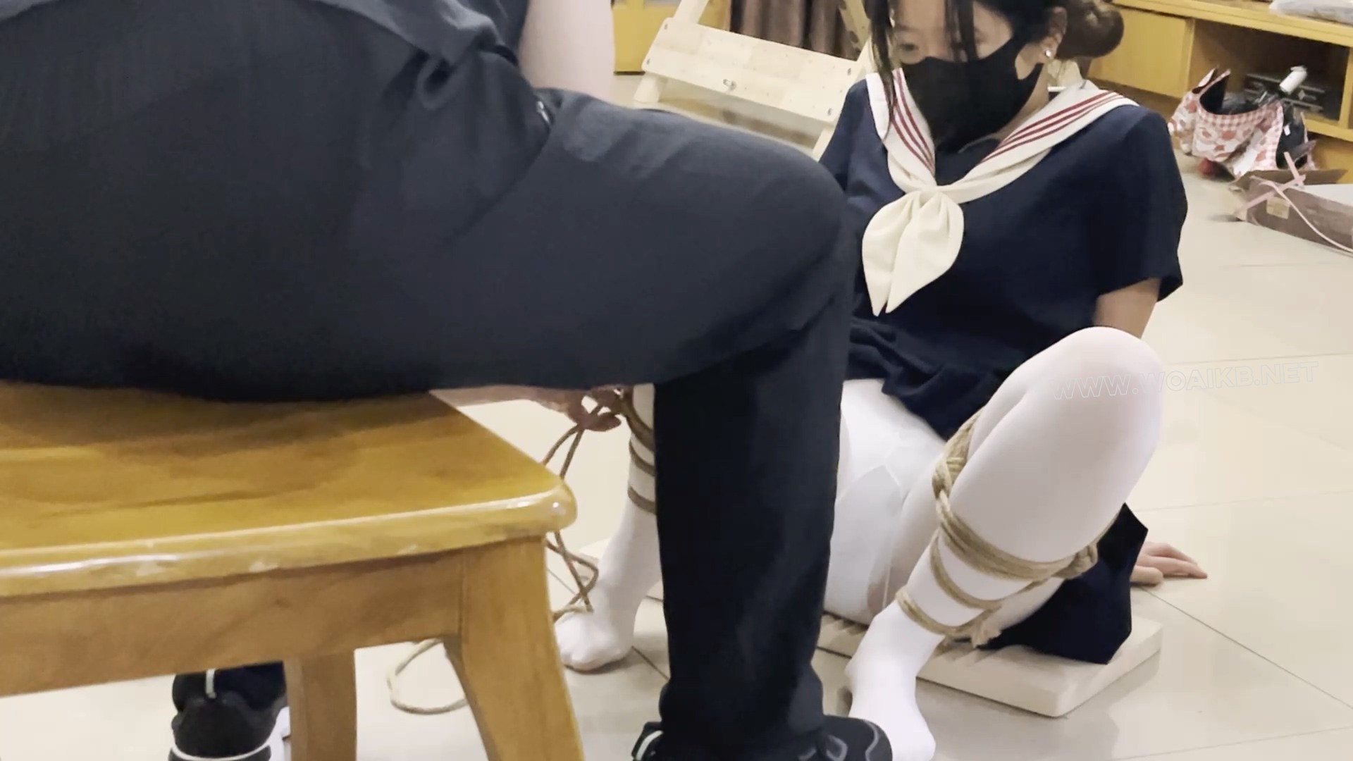 《调教师日记之特殊少女改造记》-1，五花+M腿+白丝+ZD棒，乖乖女学生小X早已听说有 预览图