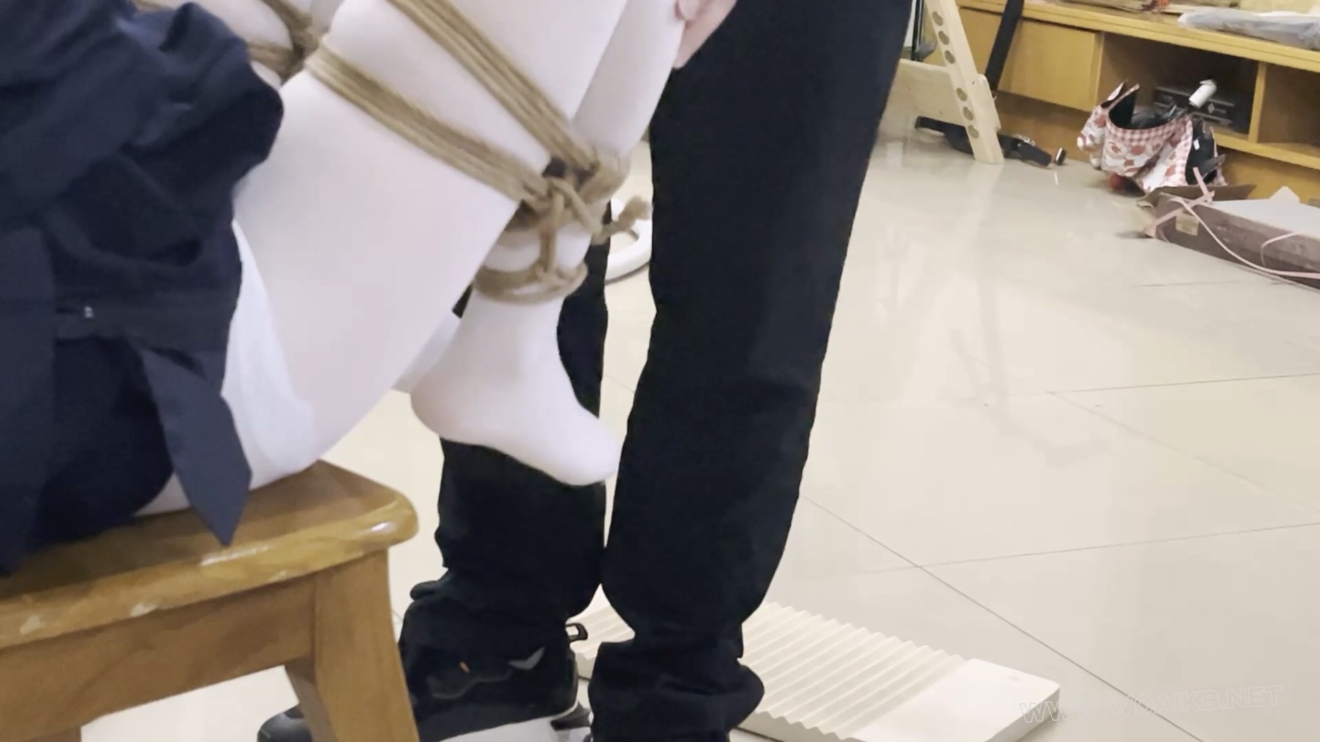 《调教师日记之特殊少女改造记》-1，五花+M腿+白丝+ZD棒，乖乖女学生小X早已听说有 预览图